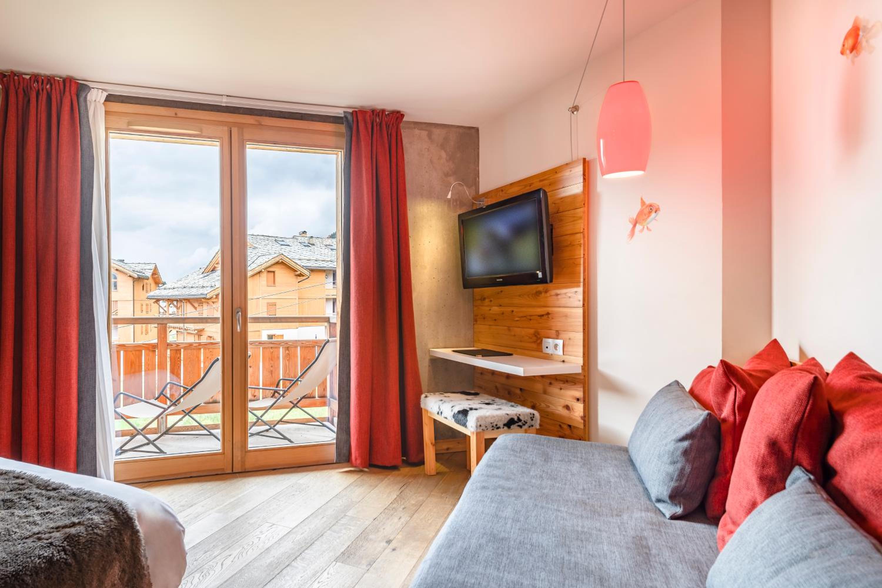 Junior Suite with Balcony - Photo 4