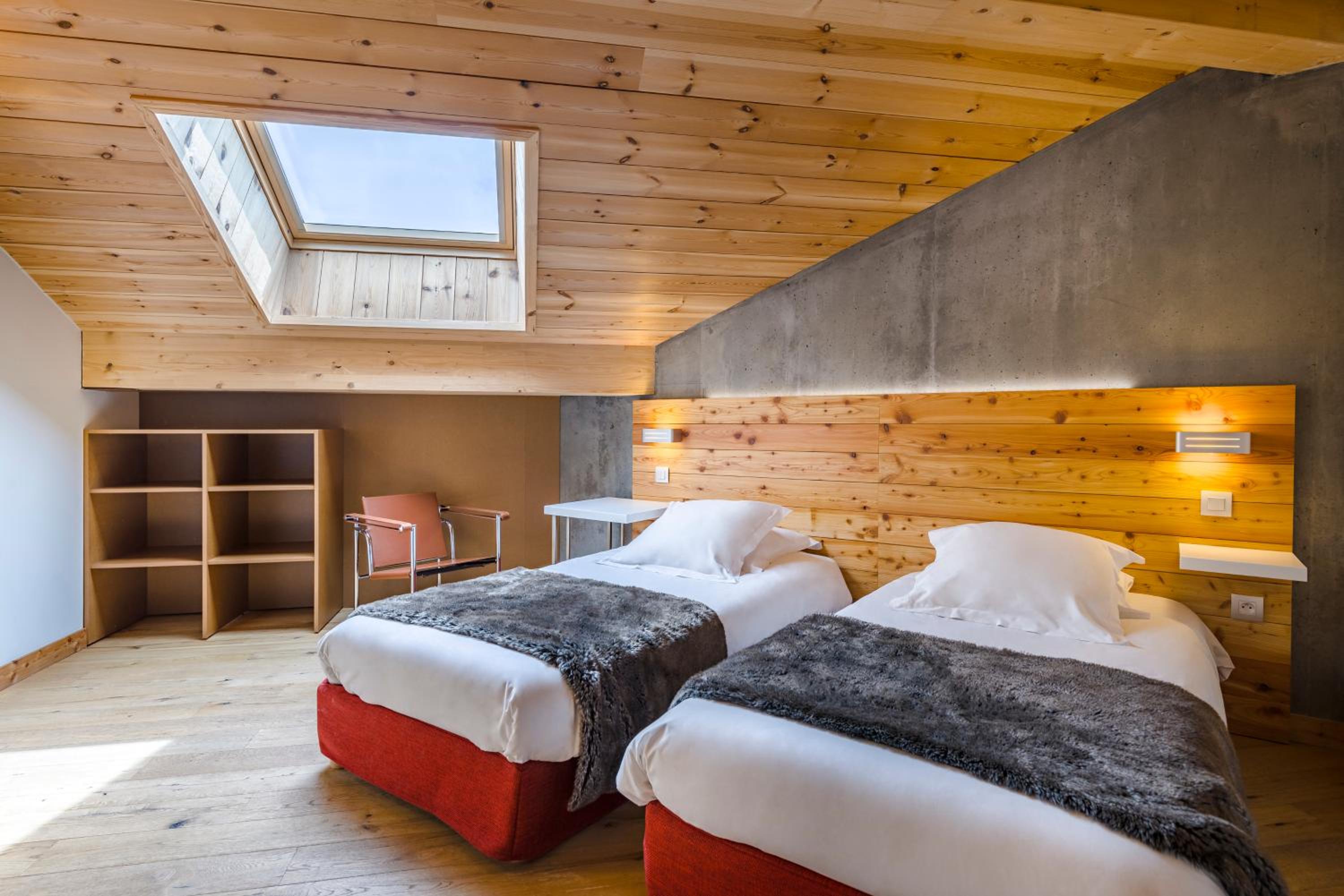 Junior Suite with Balcony - Photo 3