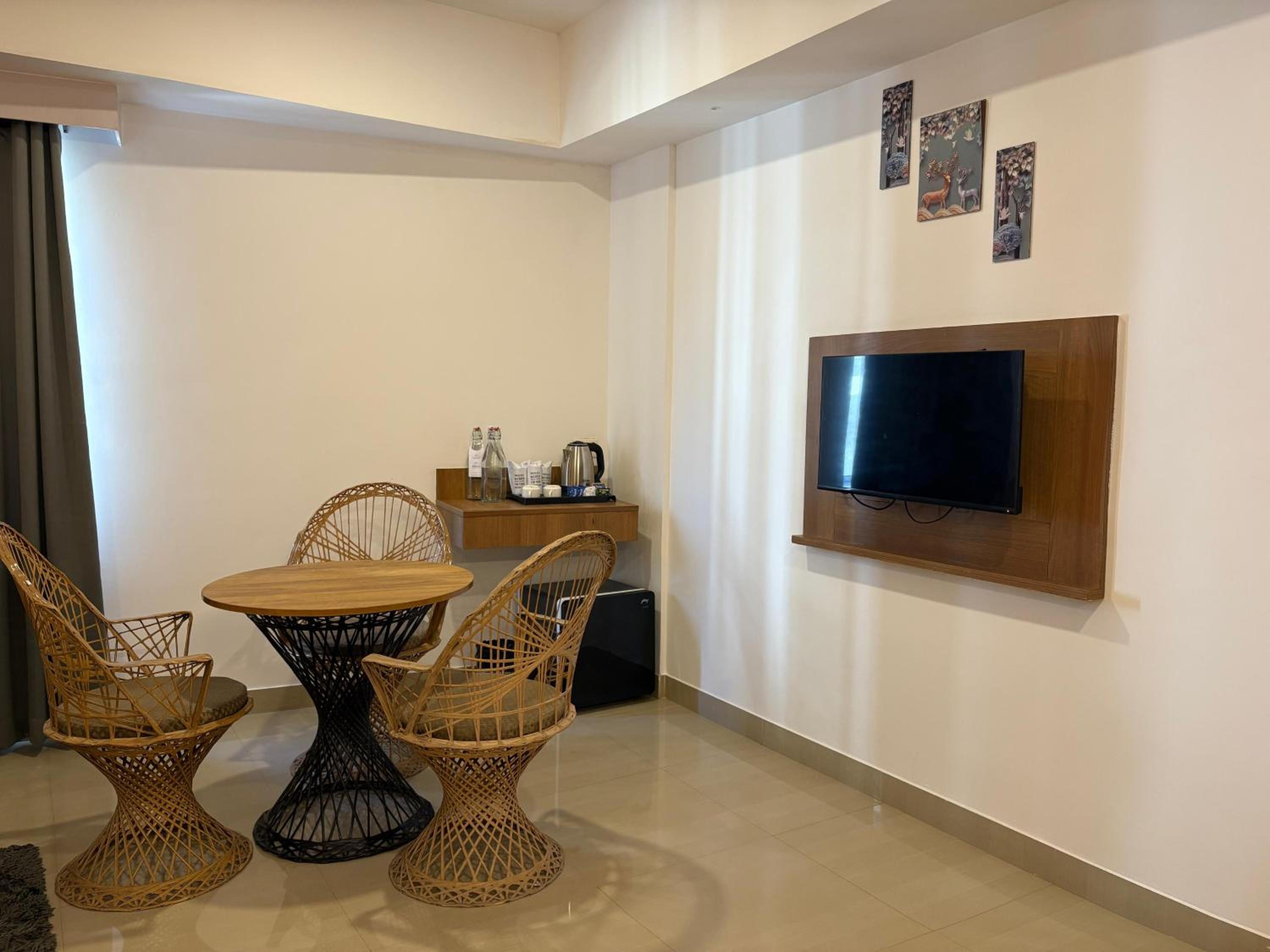 Deluxe Family Room - Photo 2