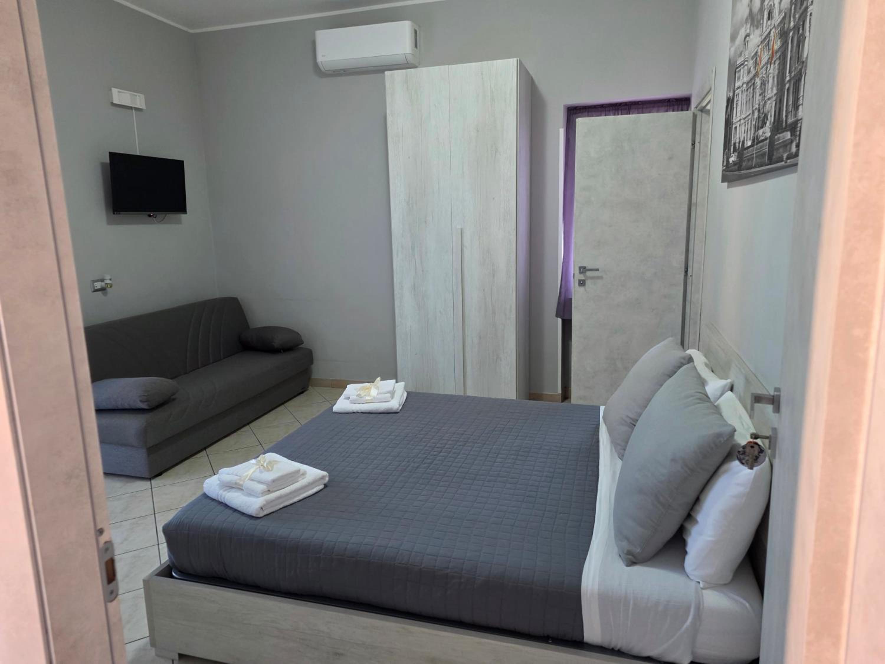 Large Double Room photo 1