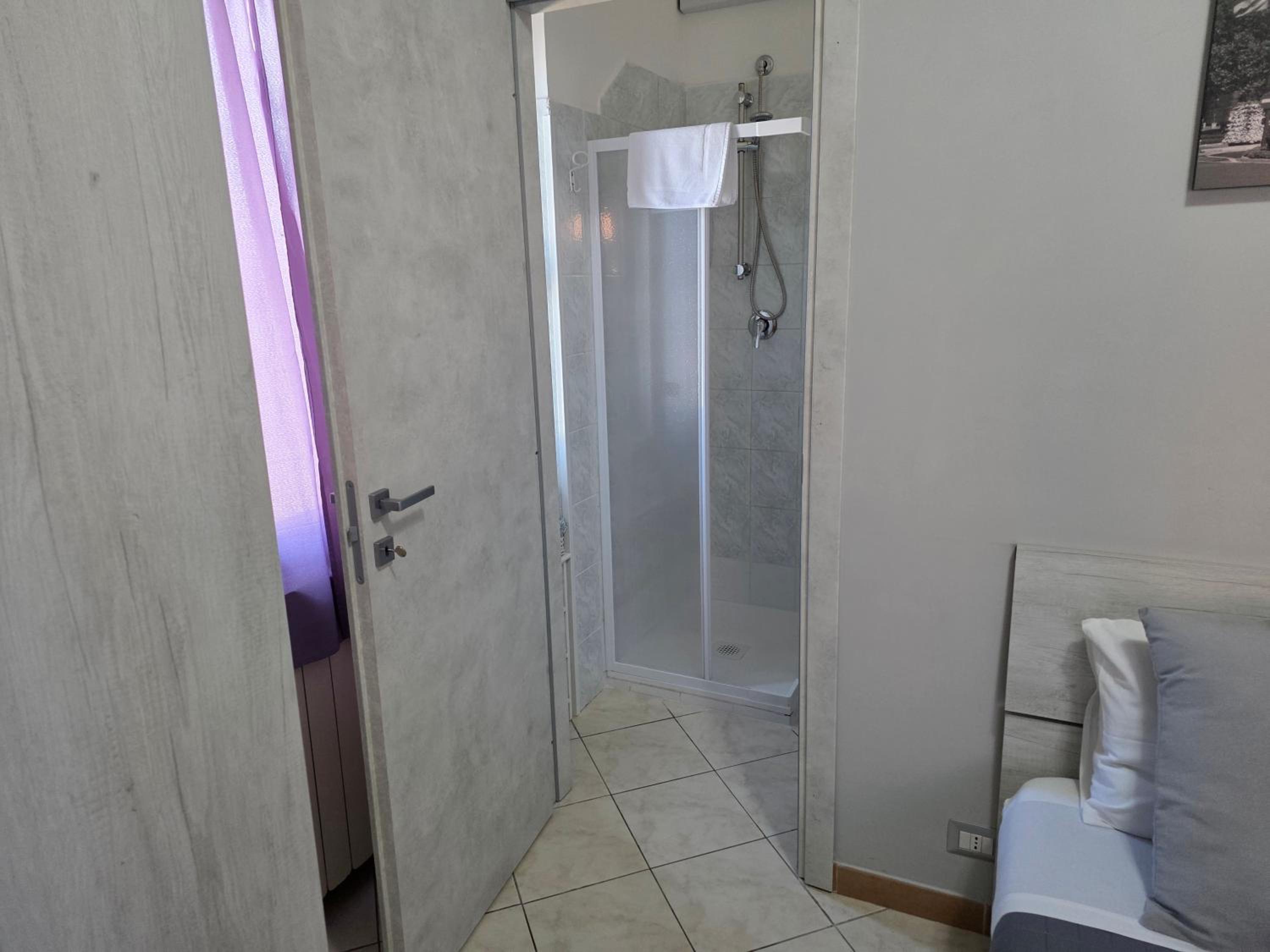 Large Double Room photo 3