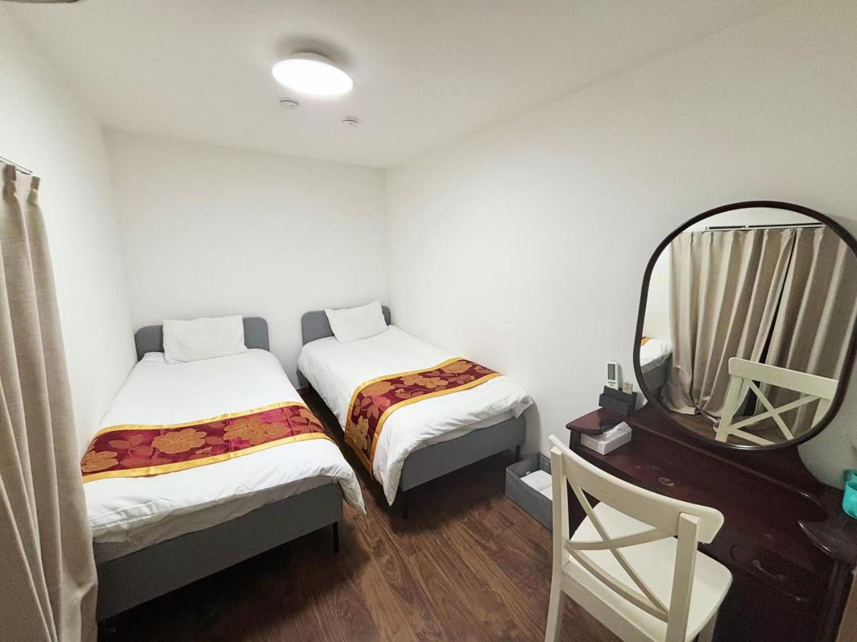 Standard Twin Room with Shared Bathroom photo 3