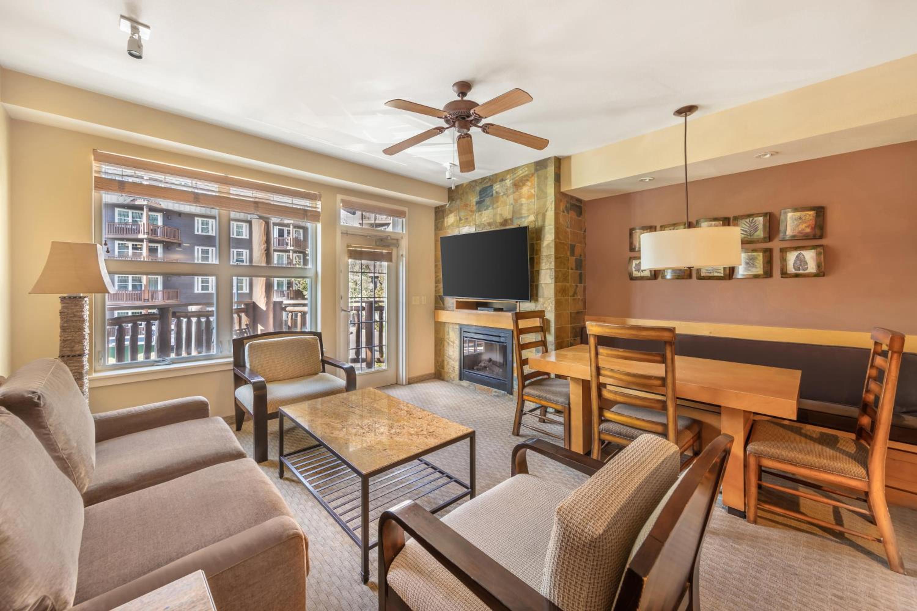 1 BEDROOM 1 KING DELUXE SUITE WITH SOFABED