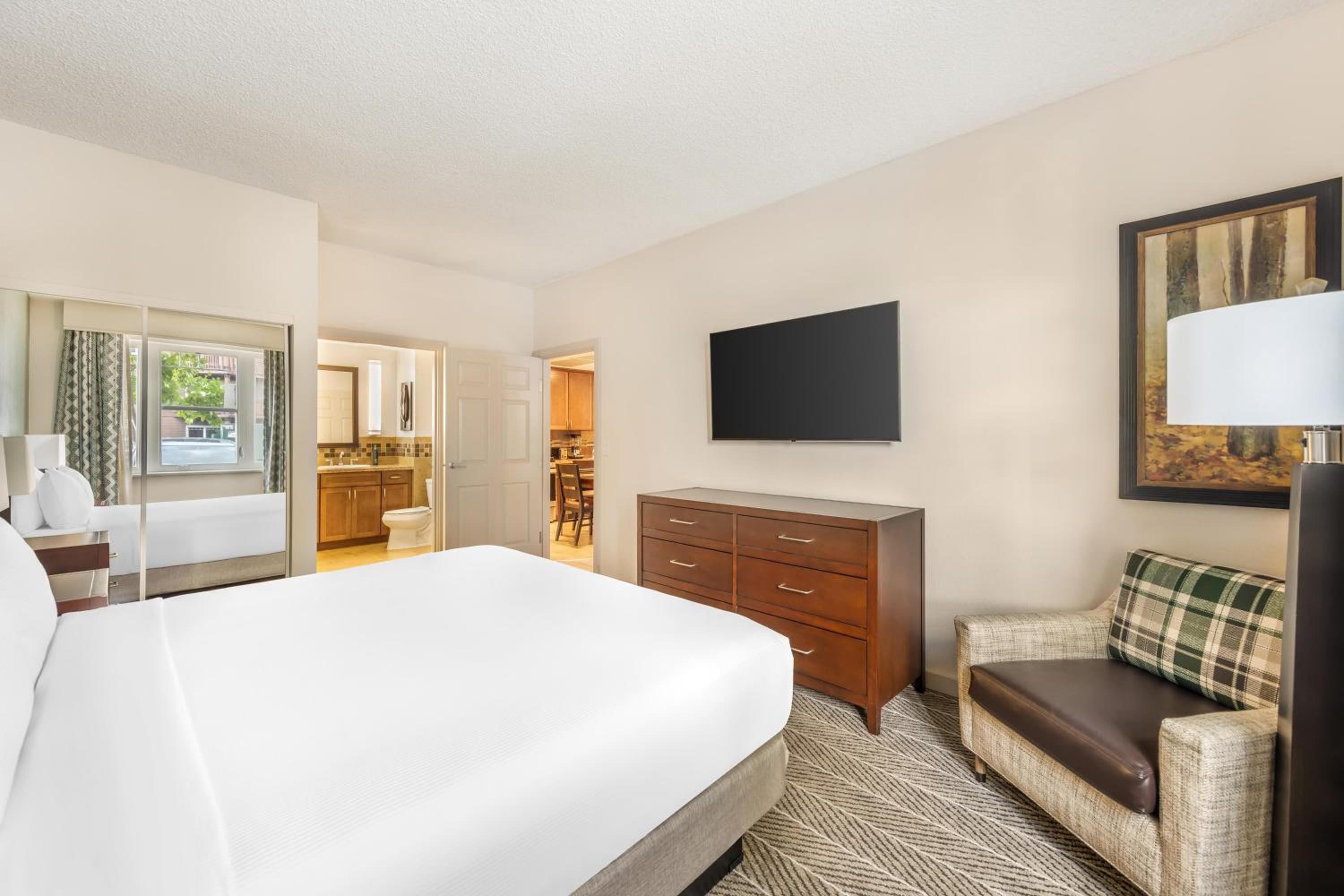 1 BEDROOM 1 KING SUITE SOFABED - Photo 4