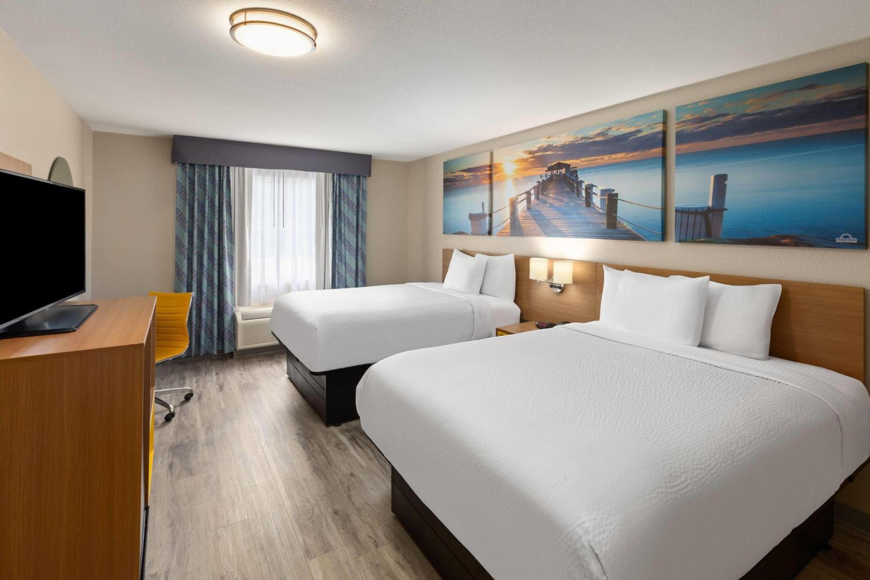 Queen Room with Two Queen Beds - Mobility Access/Non-Smoking - Photo 1