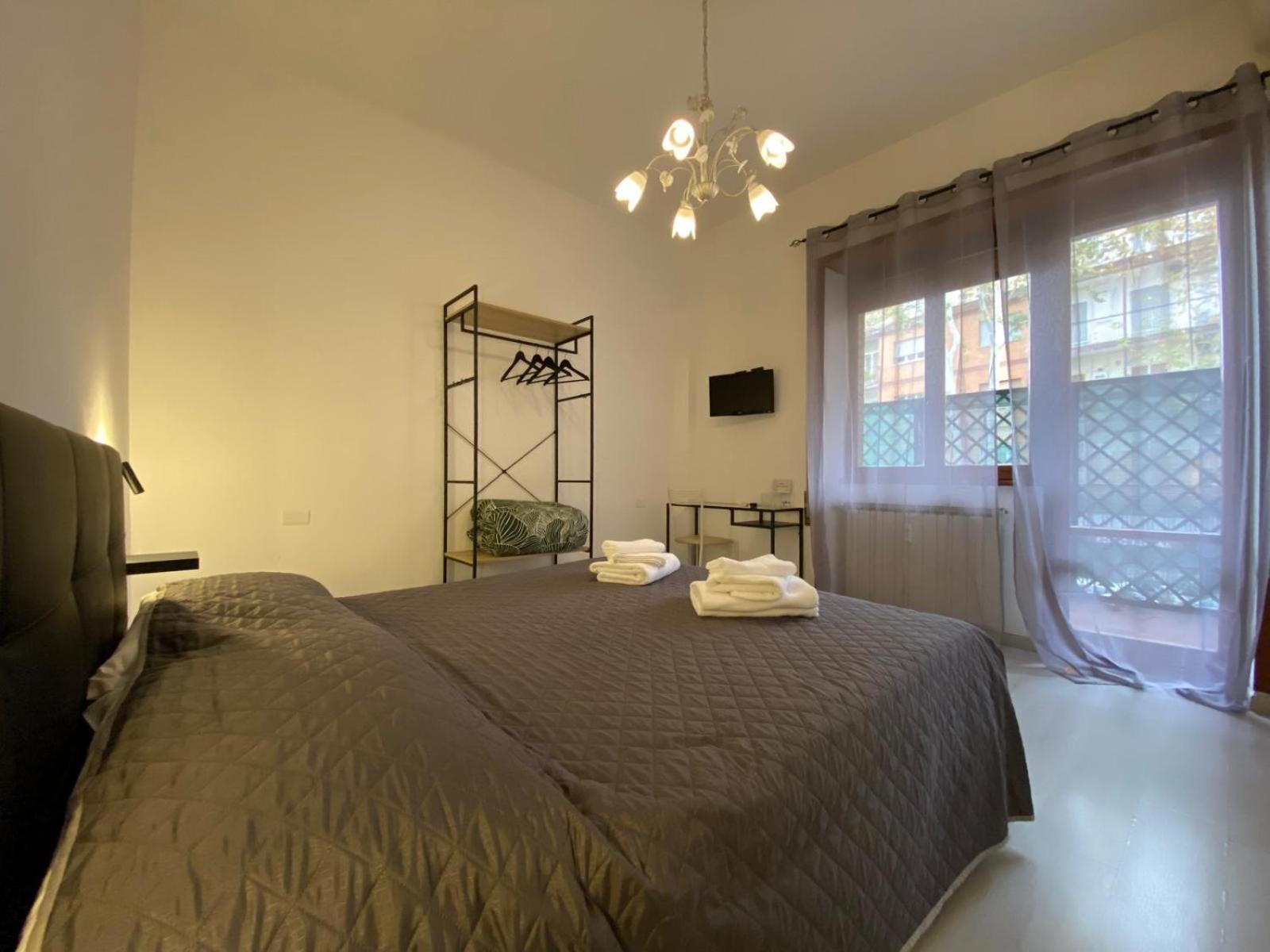 Large Double Room photo 3