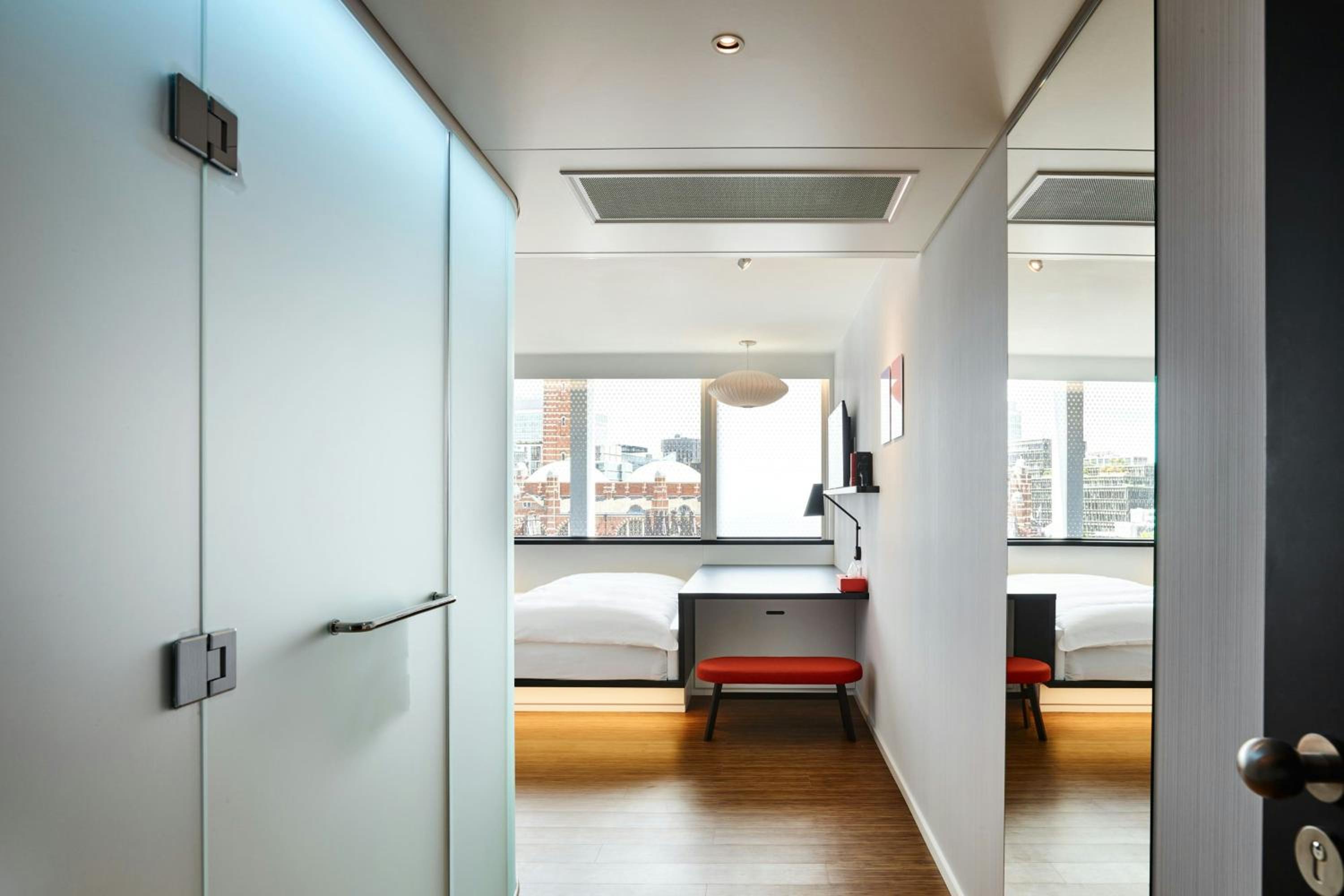 King Room - Accessible photo 2