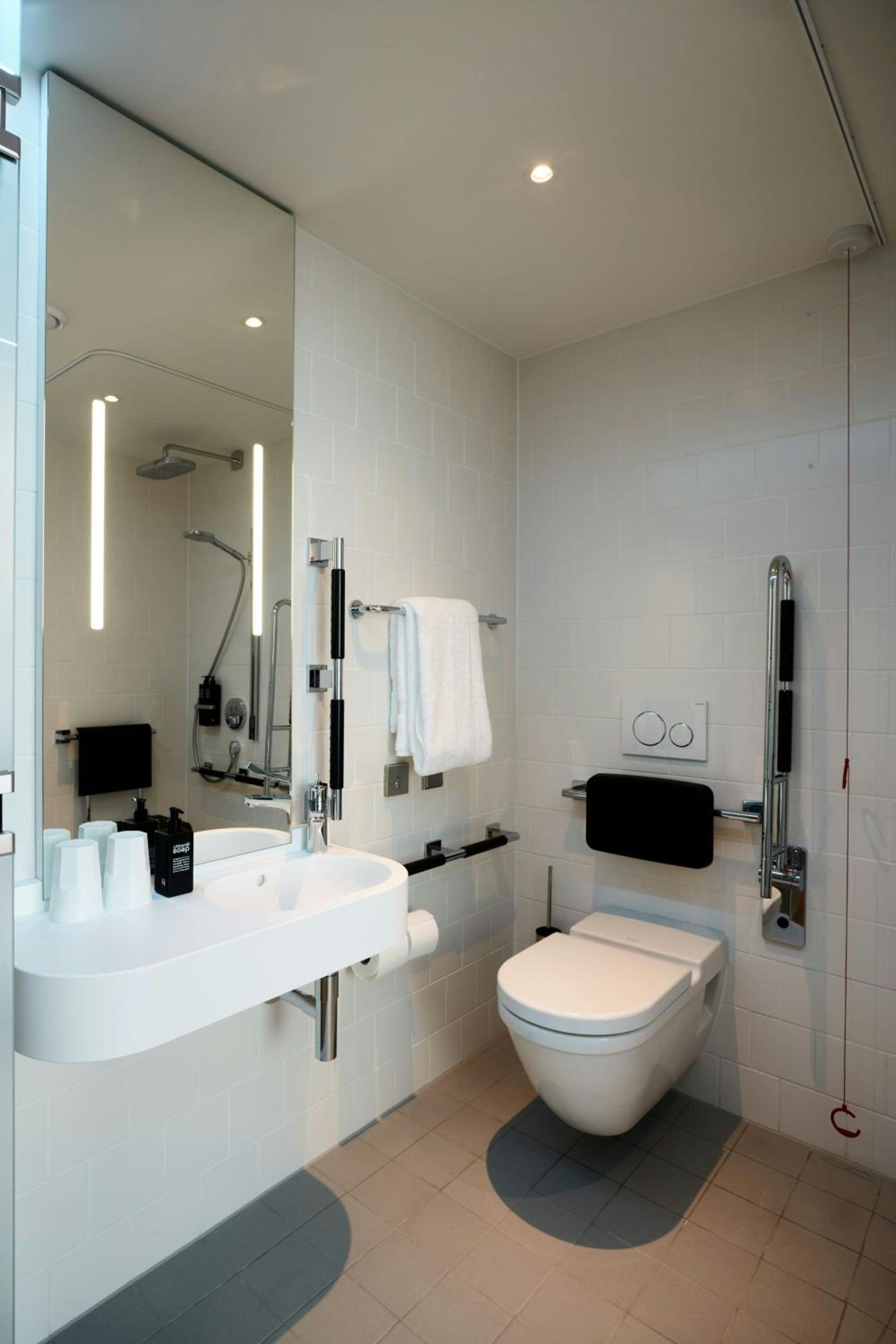 King Room - Accessible photo 1