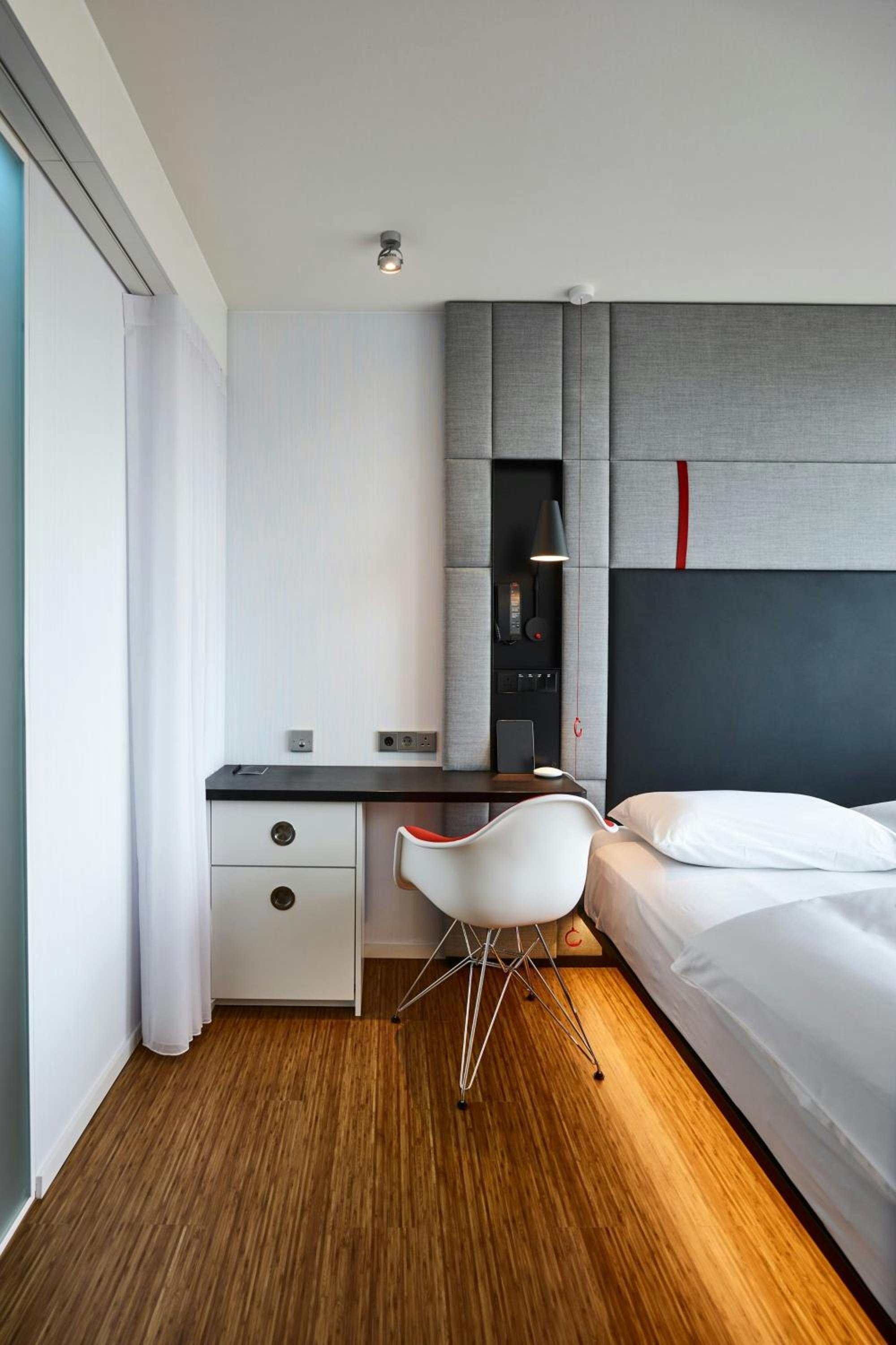 King Room - Accessible photo 3