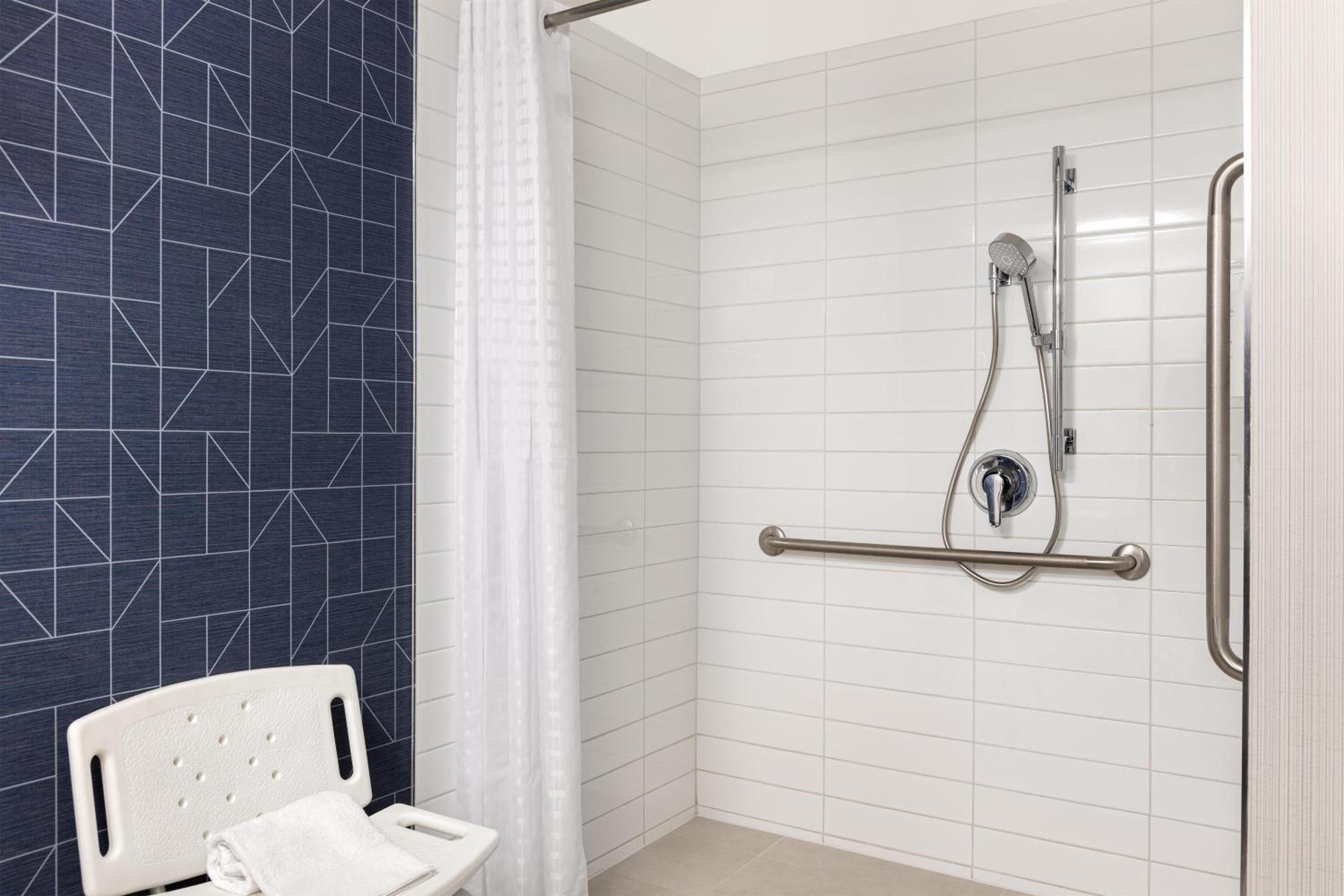 Queen Room with Roll-in Shower - Mobility Accessible photo 1