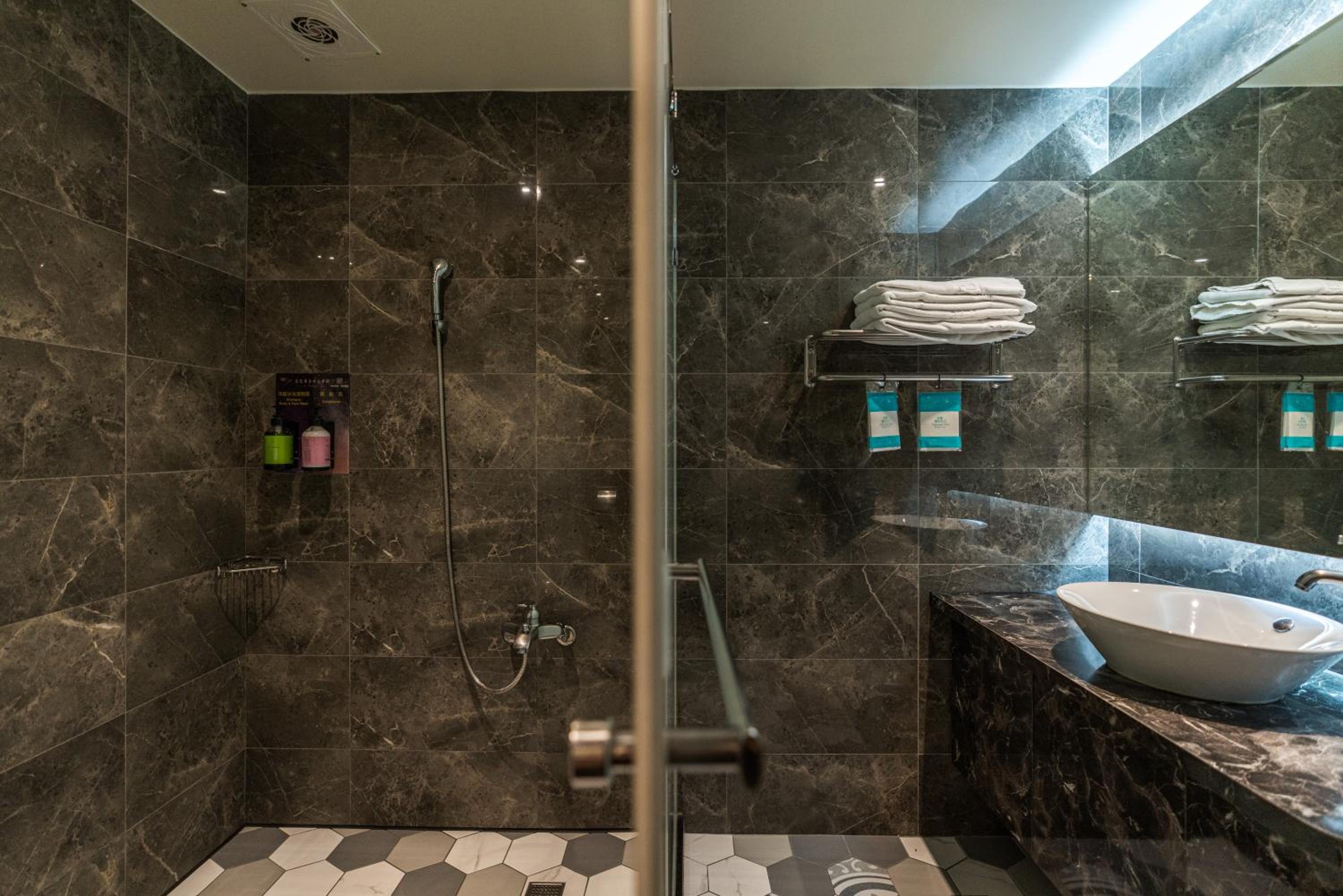 Standard Quadruple Room - Photo 3