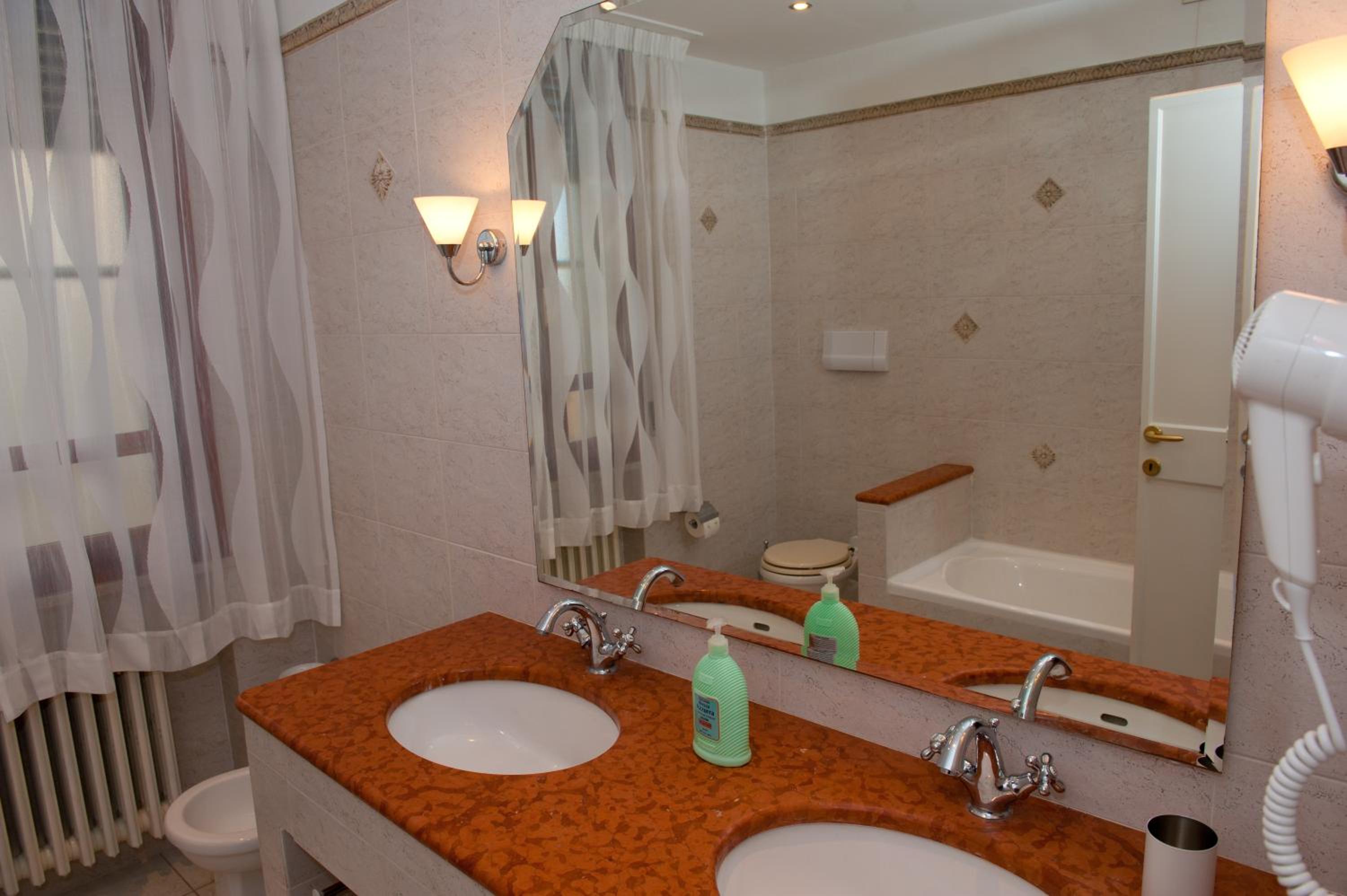 Double Room with Private Bathroom - Photo 5