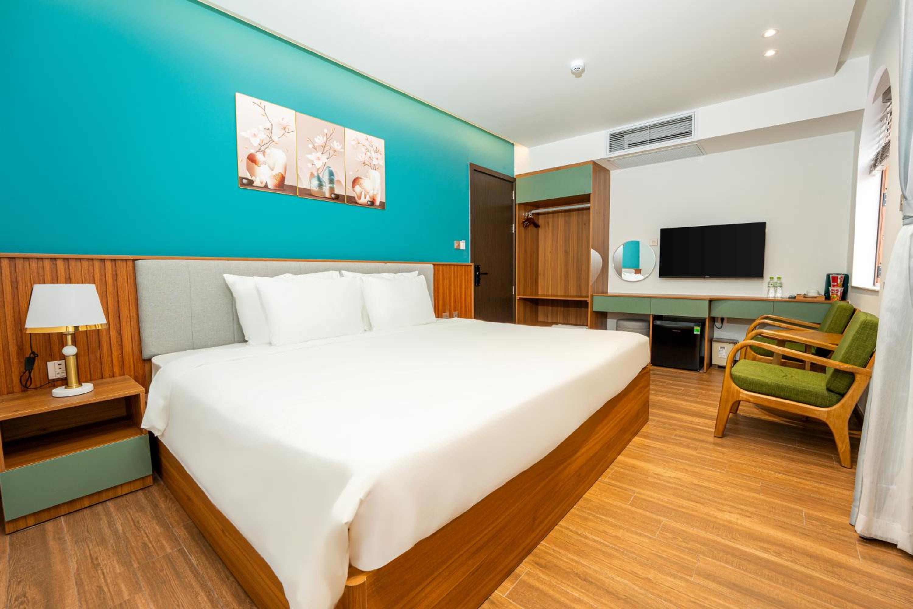 Deluxe King Room photo 3