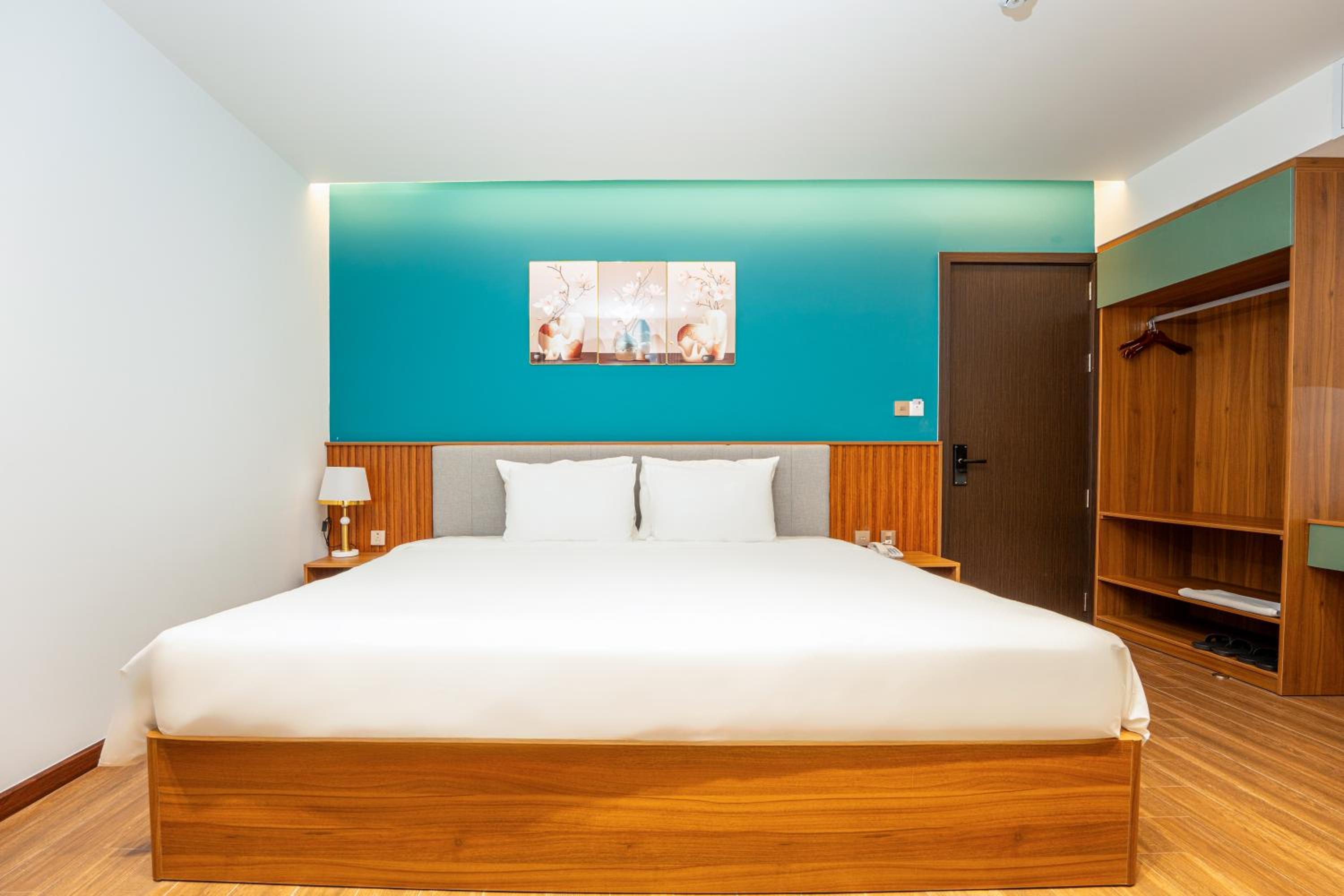 Deluxe King Room photo 2