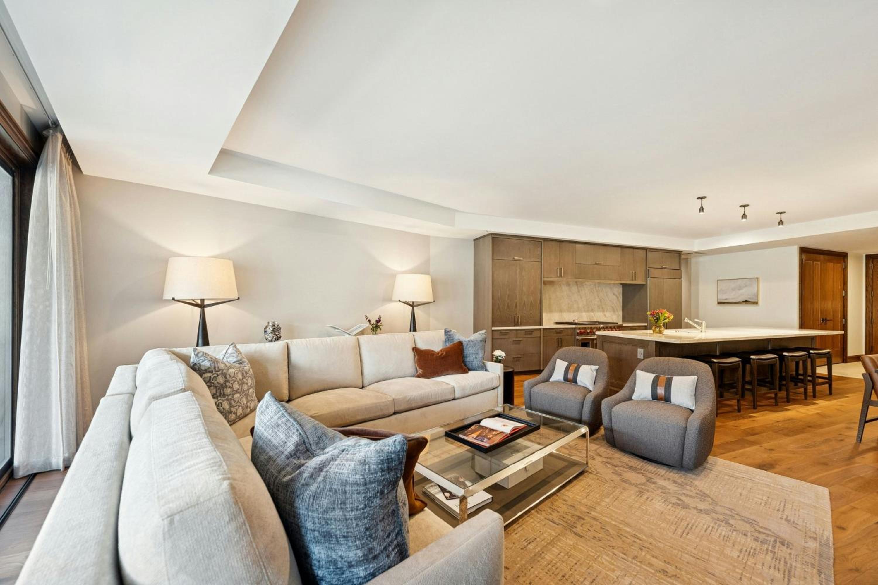 One-Bedroom Residence with Fireplace