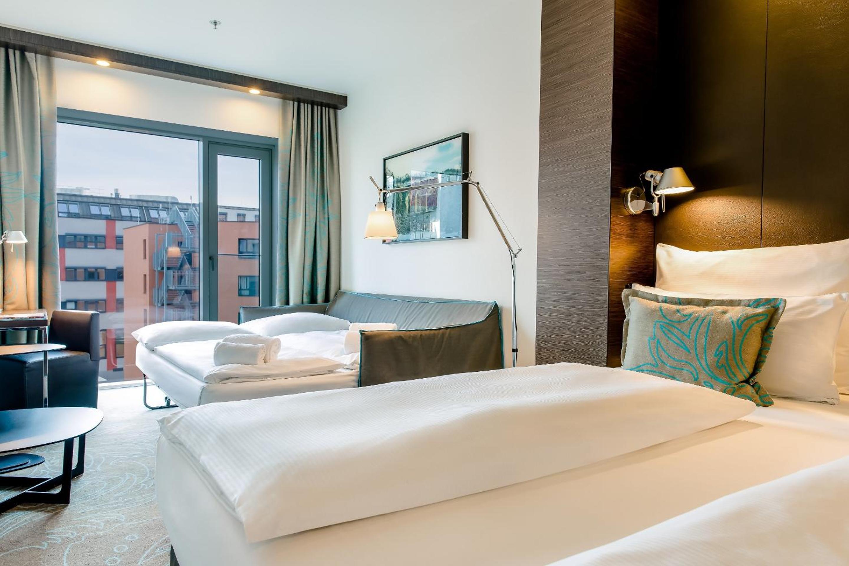 Deluxe Room (2 Adults + 1 Child)