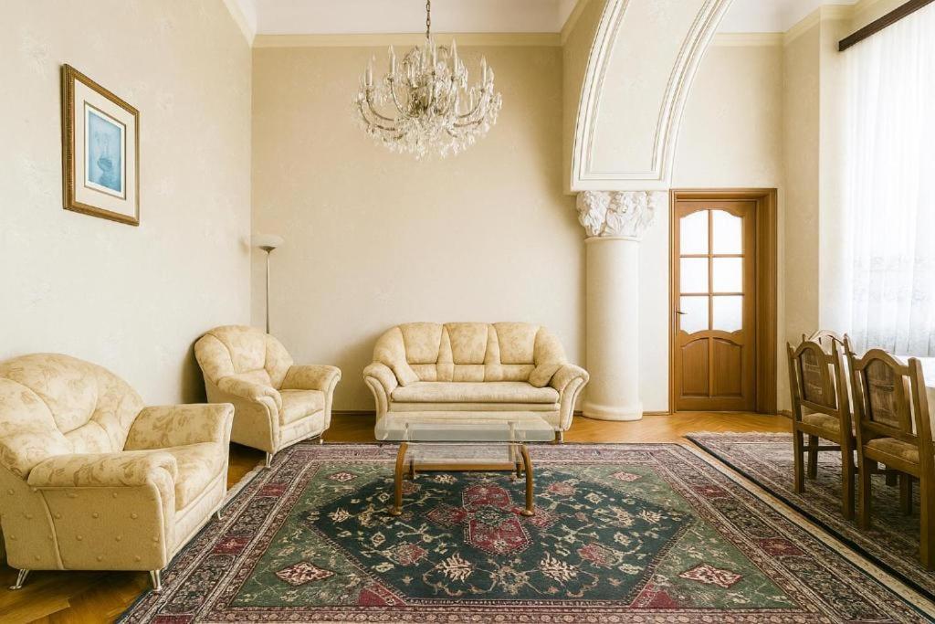 Two-Bedroom Apartment with City View photo 2