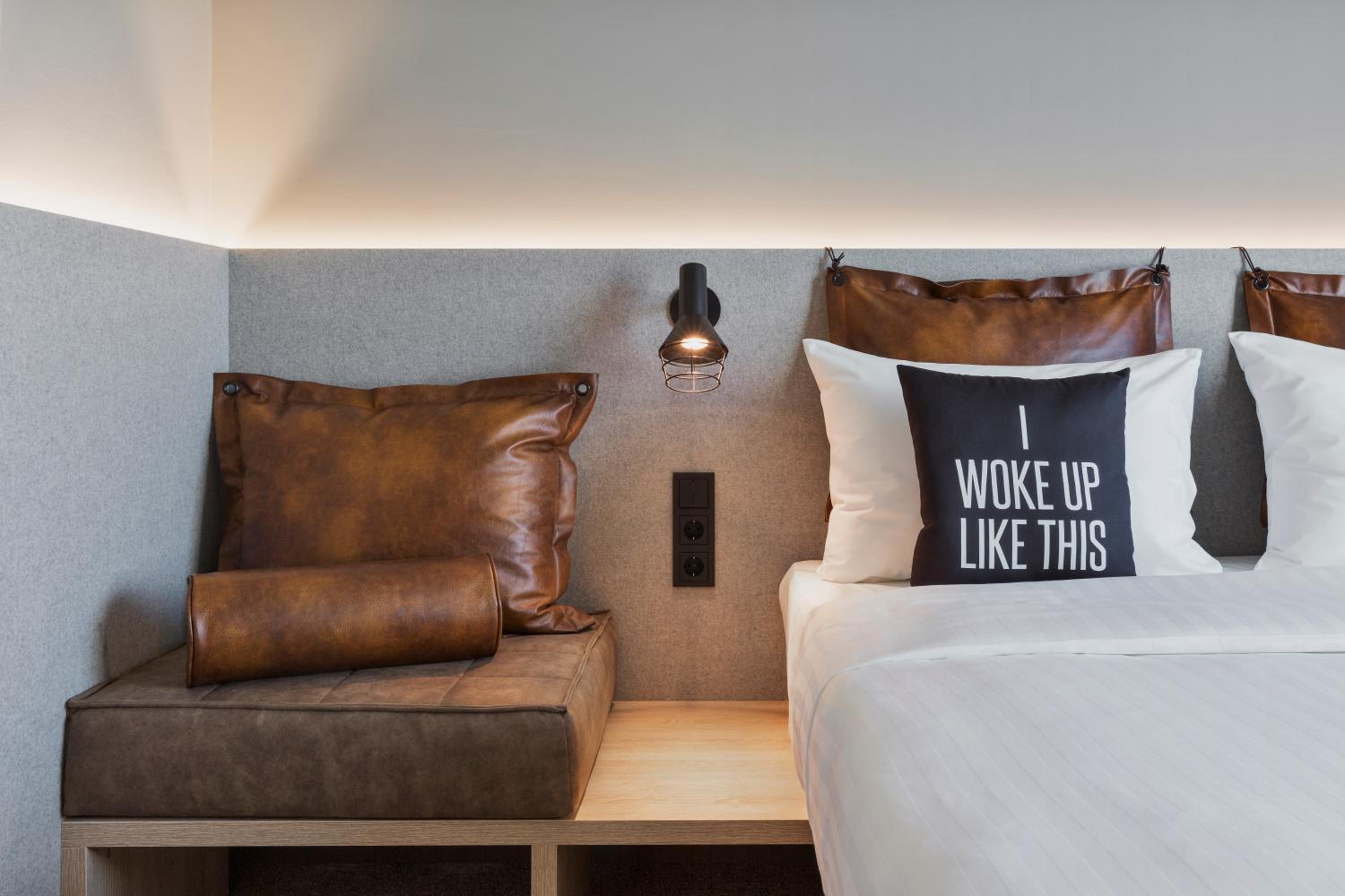 Moxy Queen Room photo 3