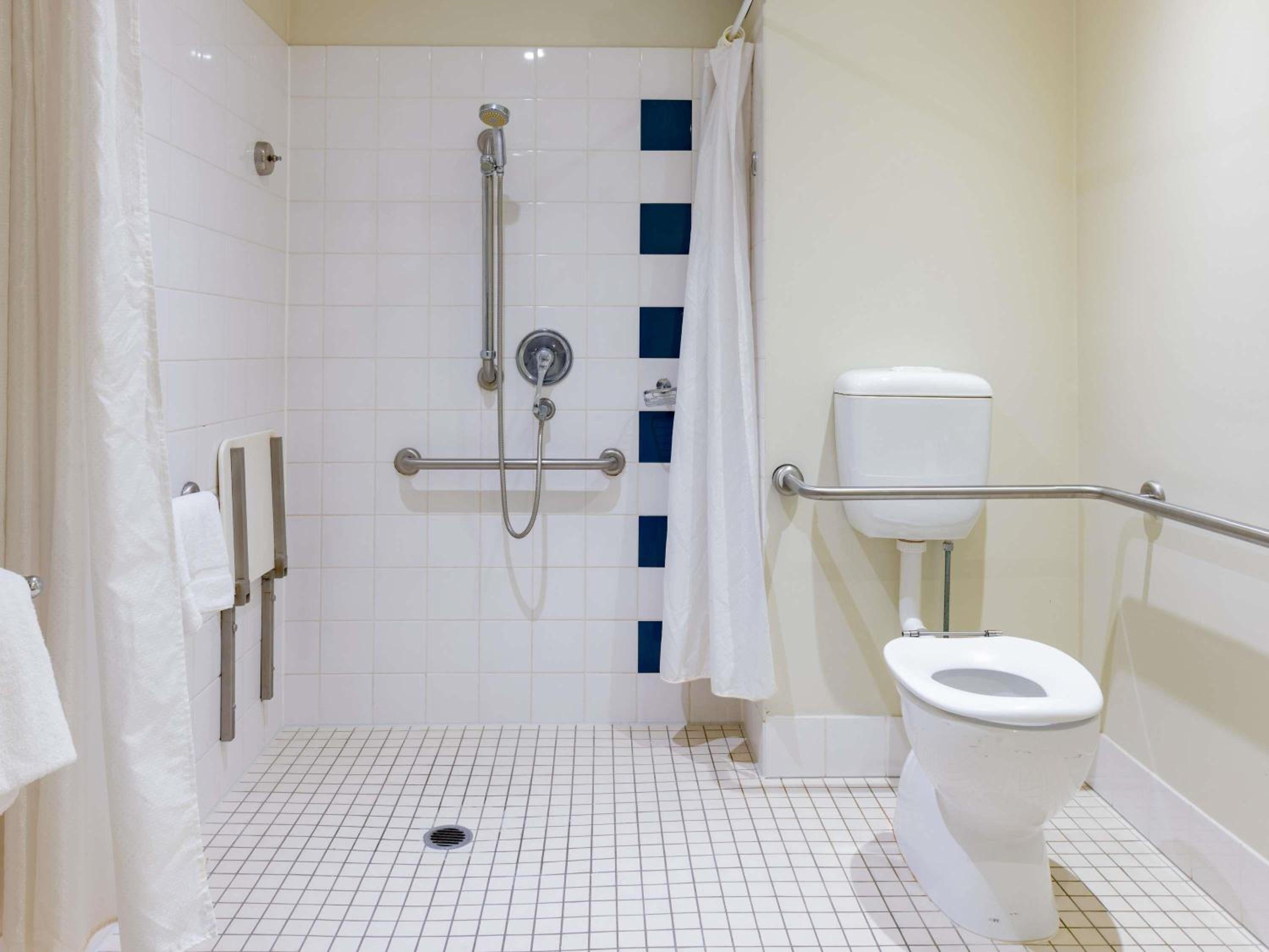 Standard Queen Room - Accessible