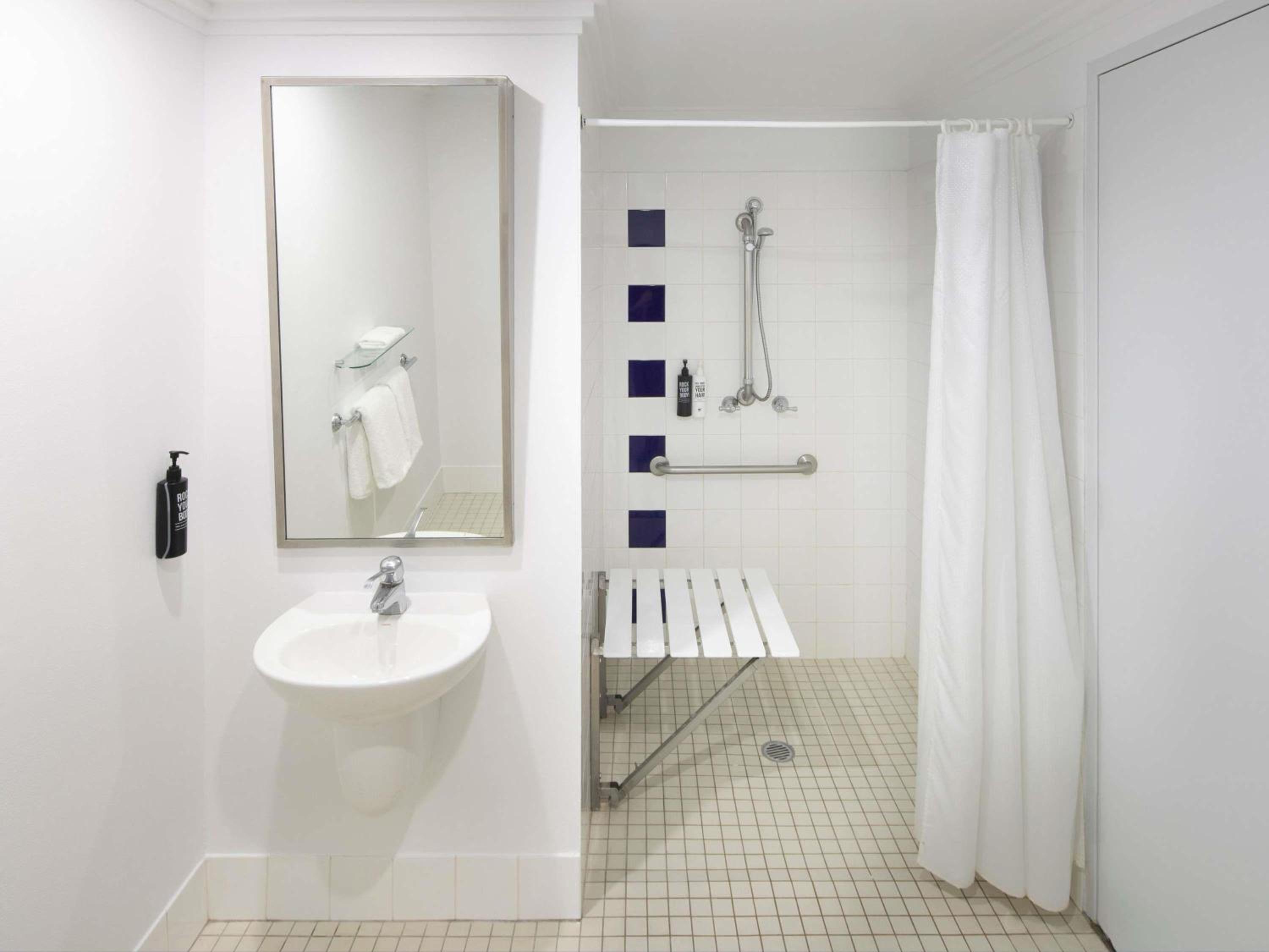 Standard Queen Room - Accessible