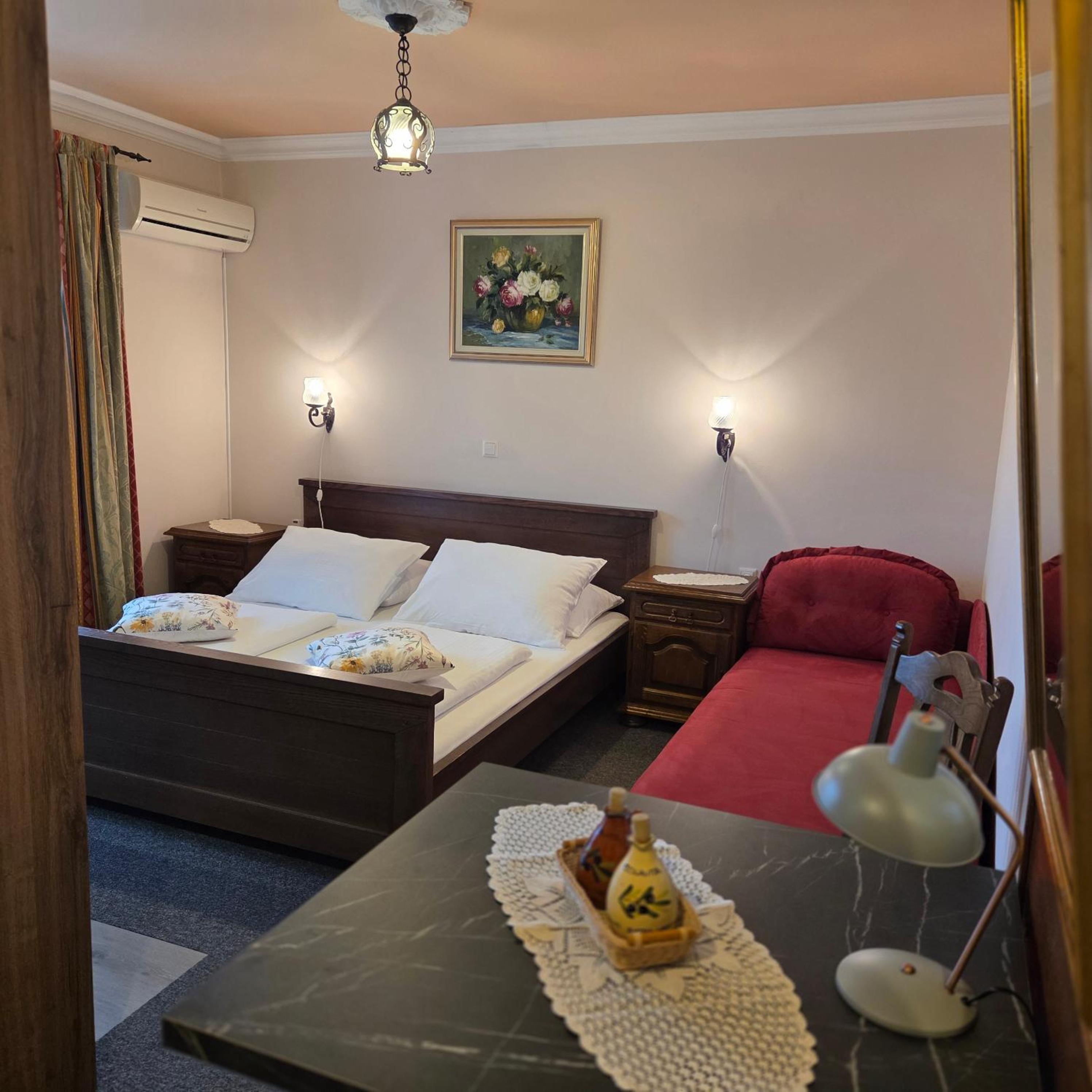 Studio Apartment with Balcony photo 2