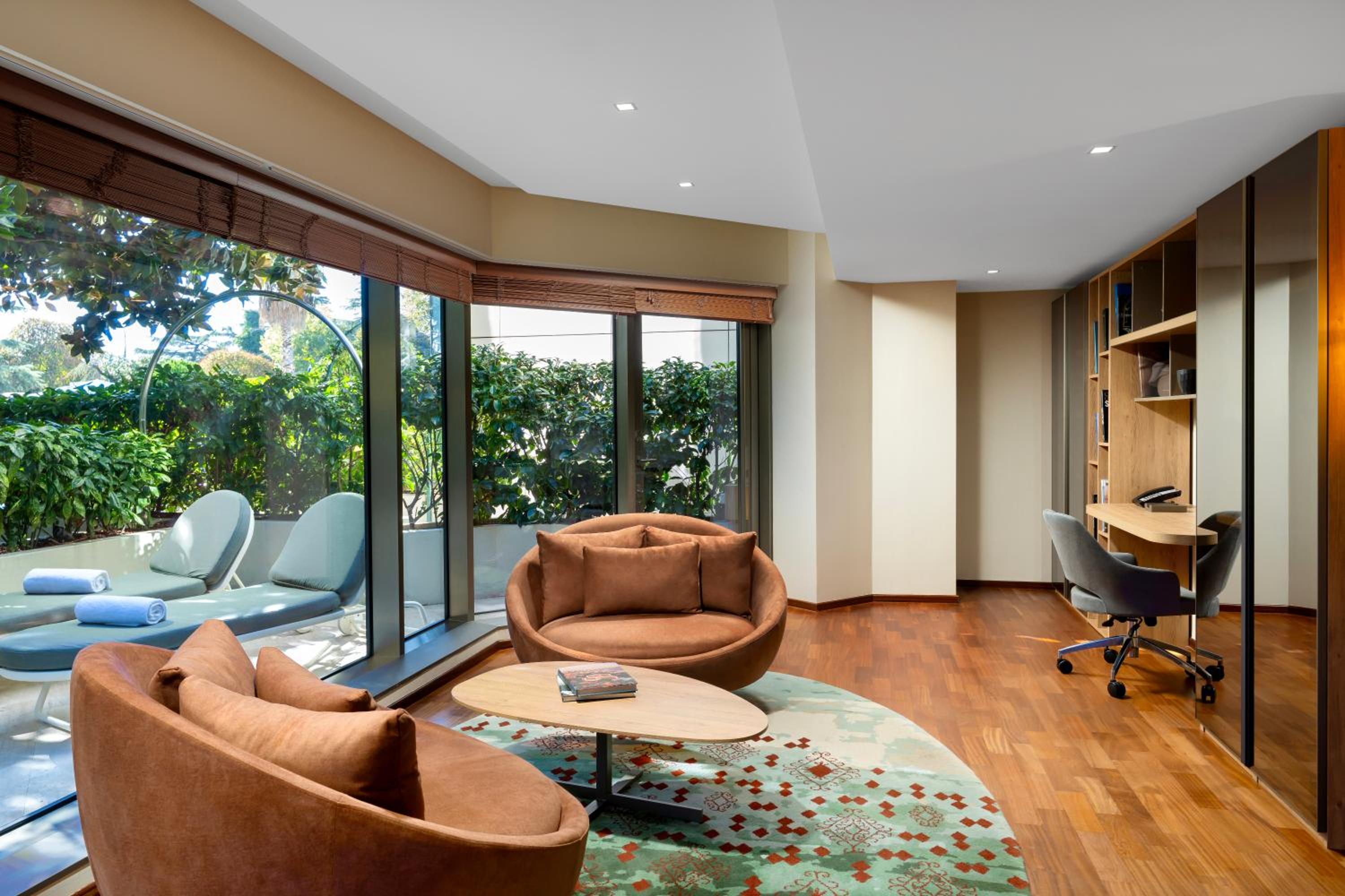 Deluxe Family Suite - Pool Side