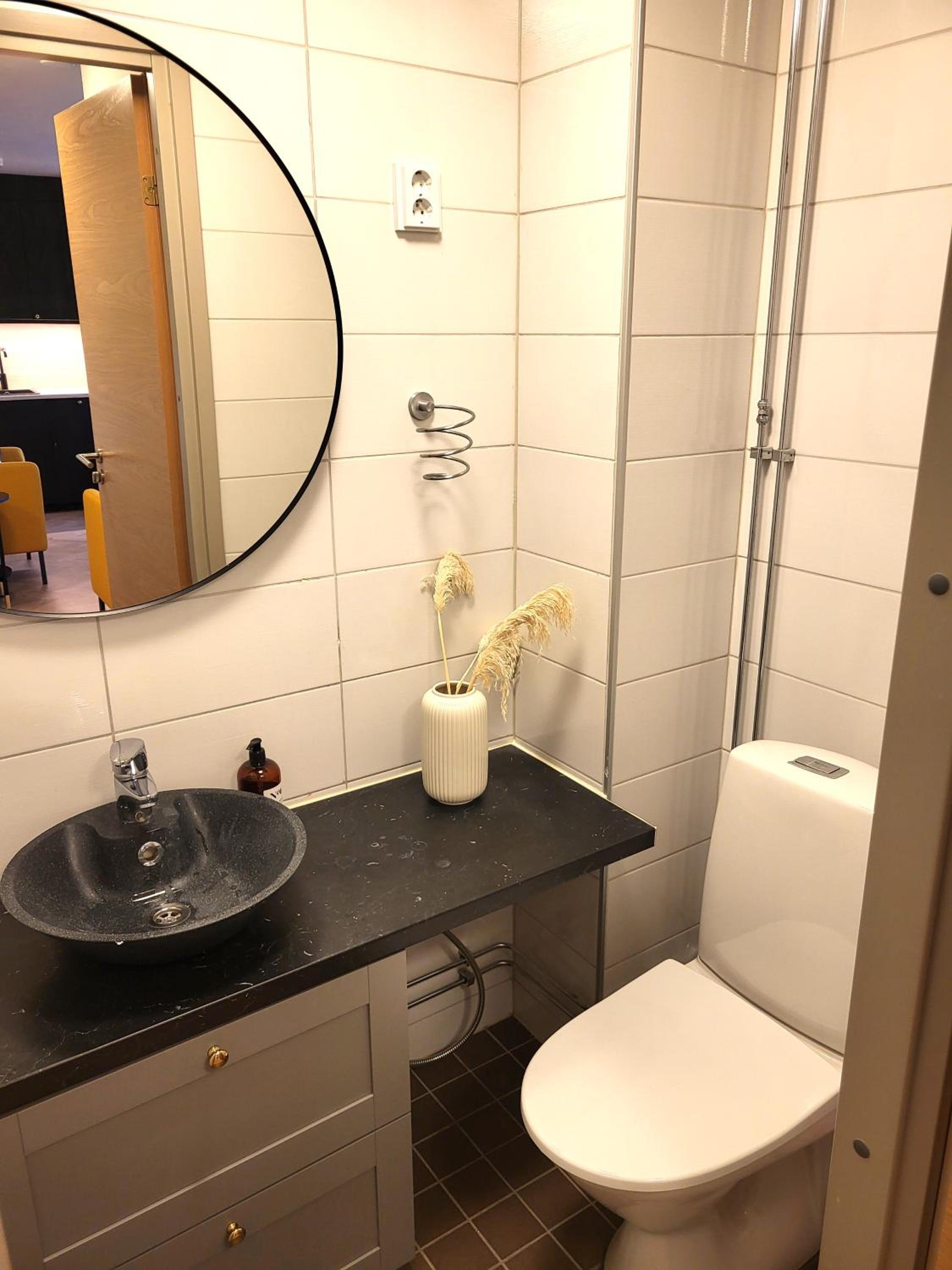 Two-Bedroom Apartment with Balcony photo 3