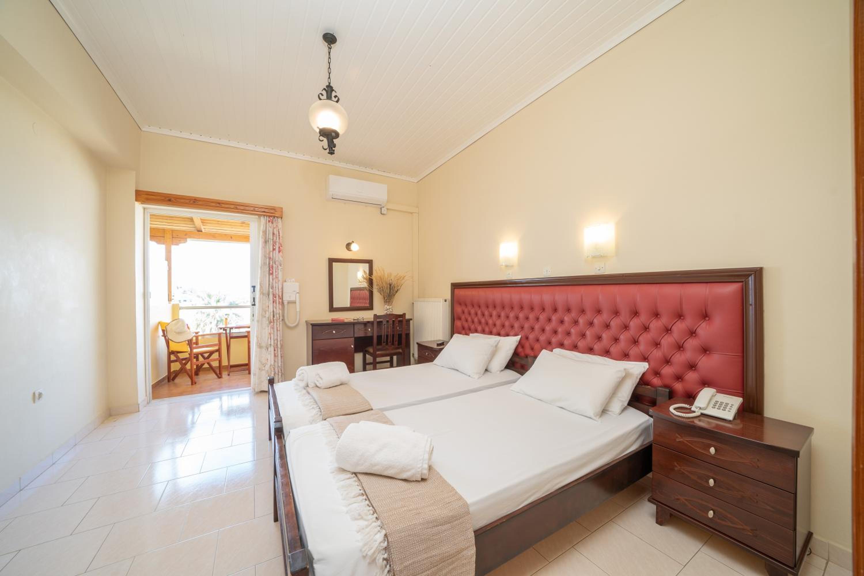 One-Bedroom Apartment with Sea View photo 2