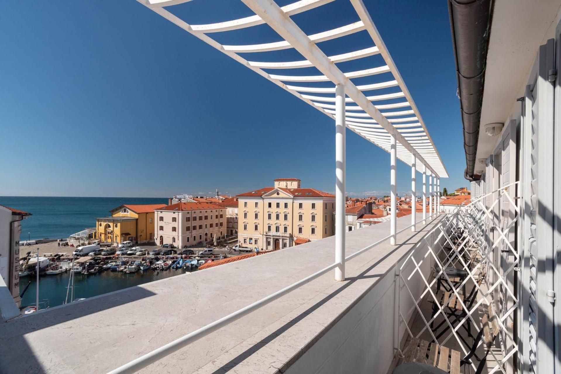 Small Double Room with Balcony and Sea View photo 1