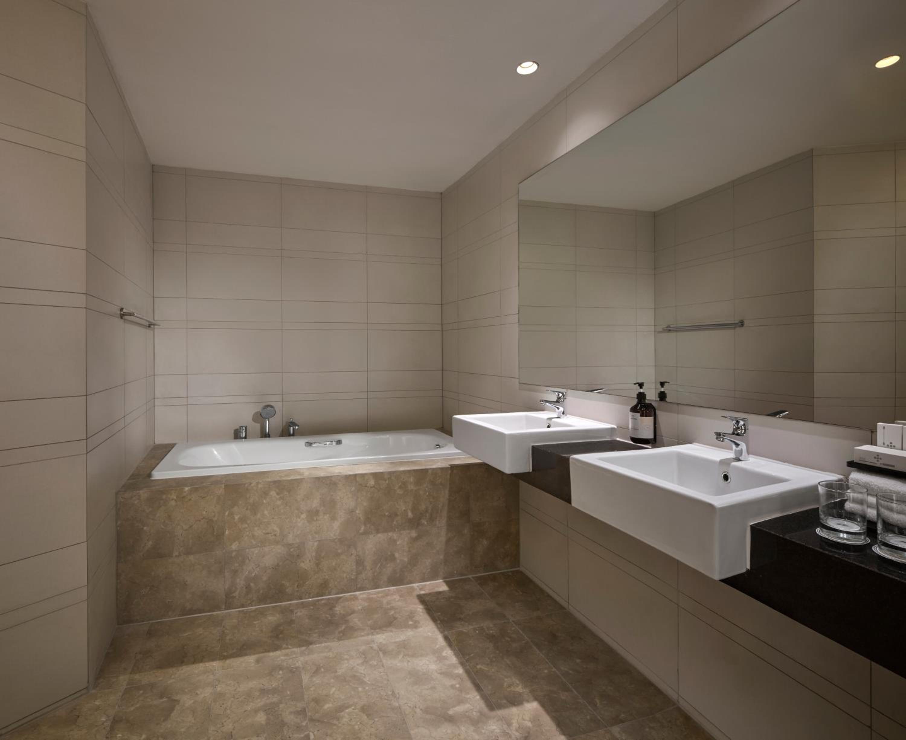 One-Bedroom Executive King Suite photo 1