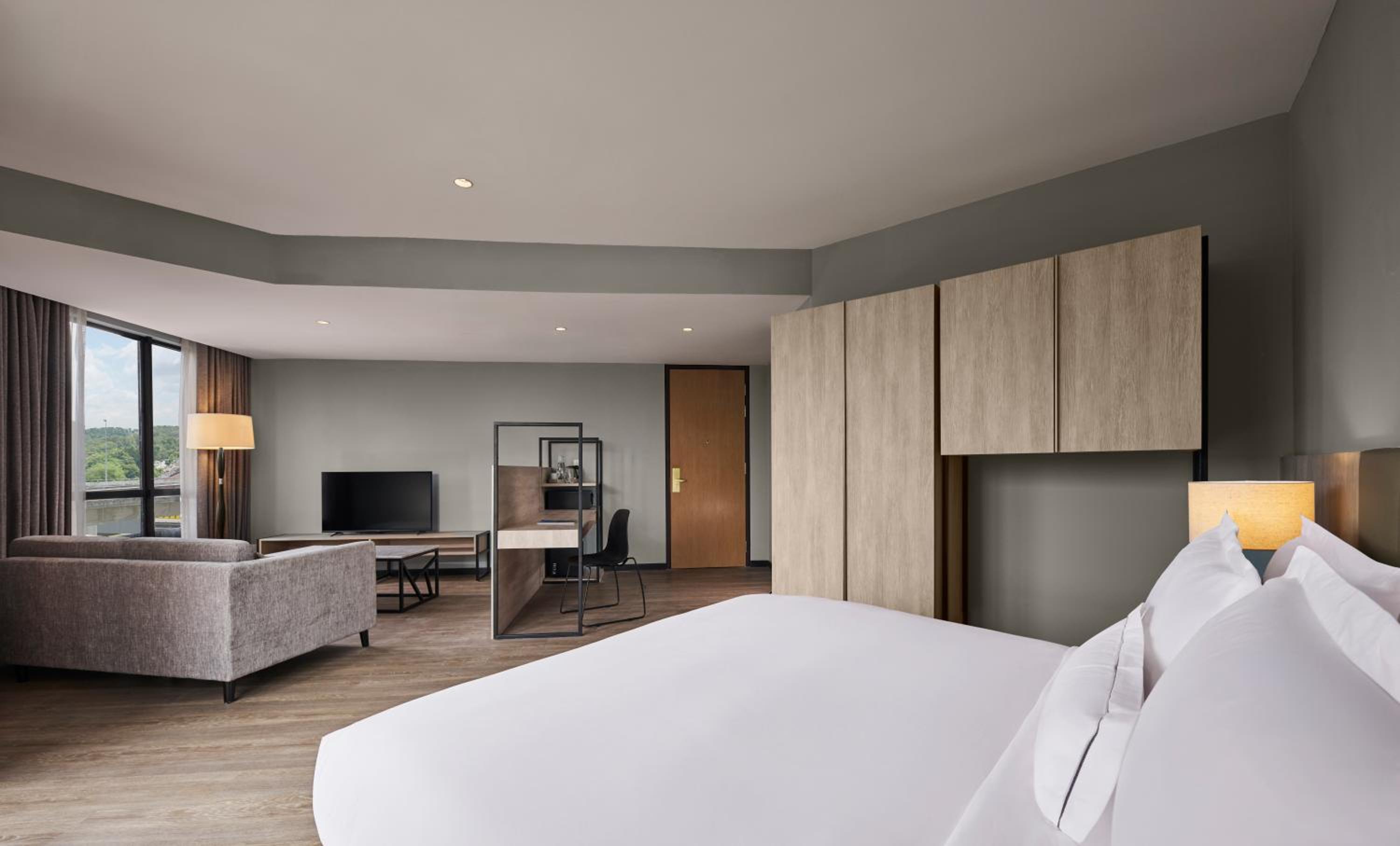 One-Bedroom Executive King Suite photo 2