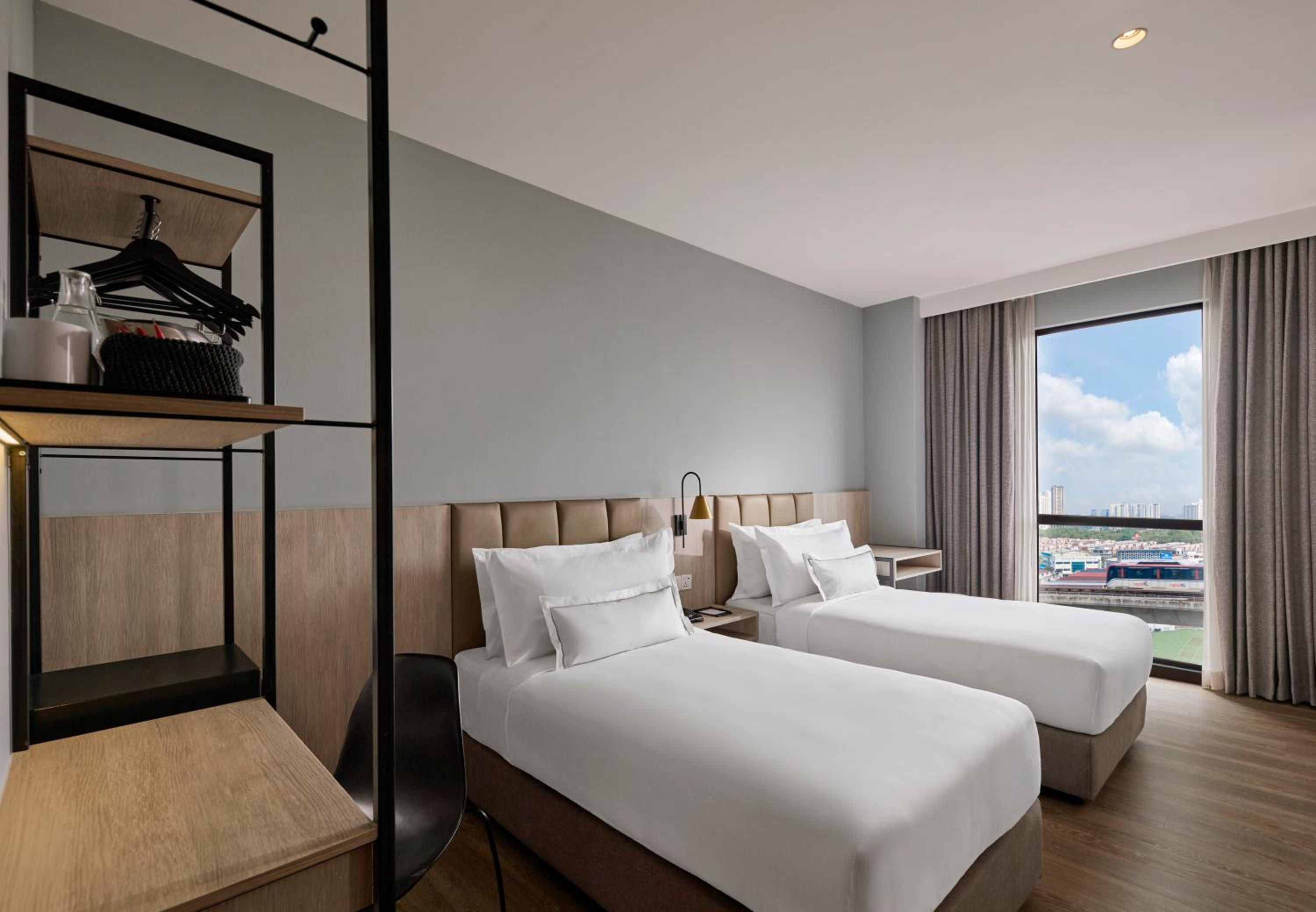 Premium Twin Room photo 2