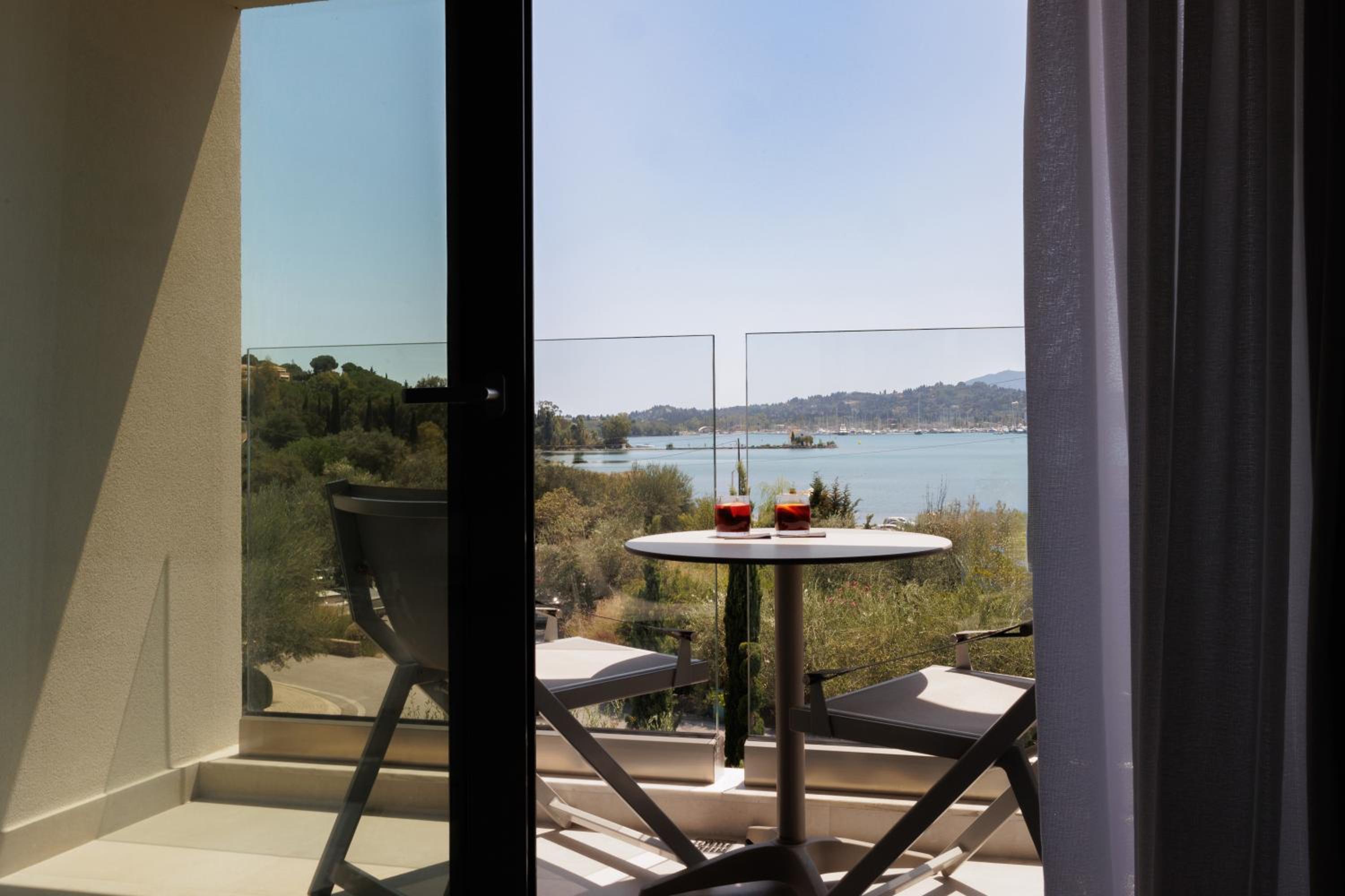 Deluxe Double or Twin Room with Sea View