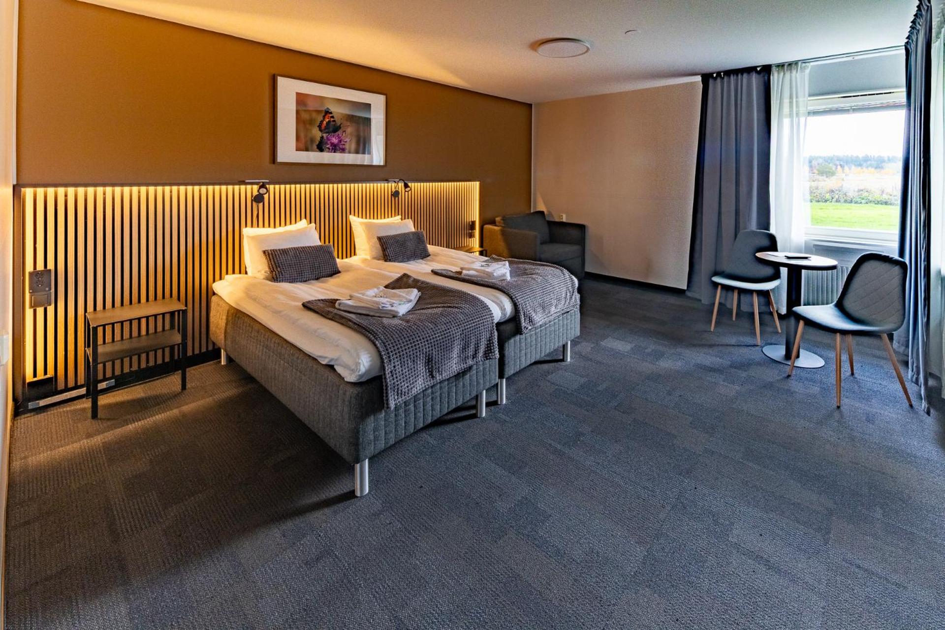 Family Room with Shower photo 1