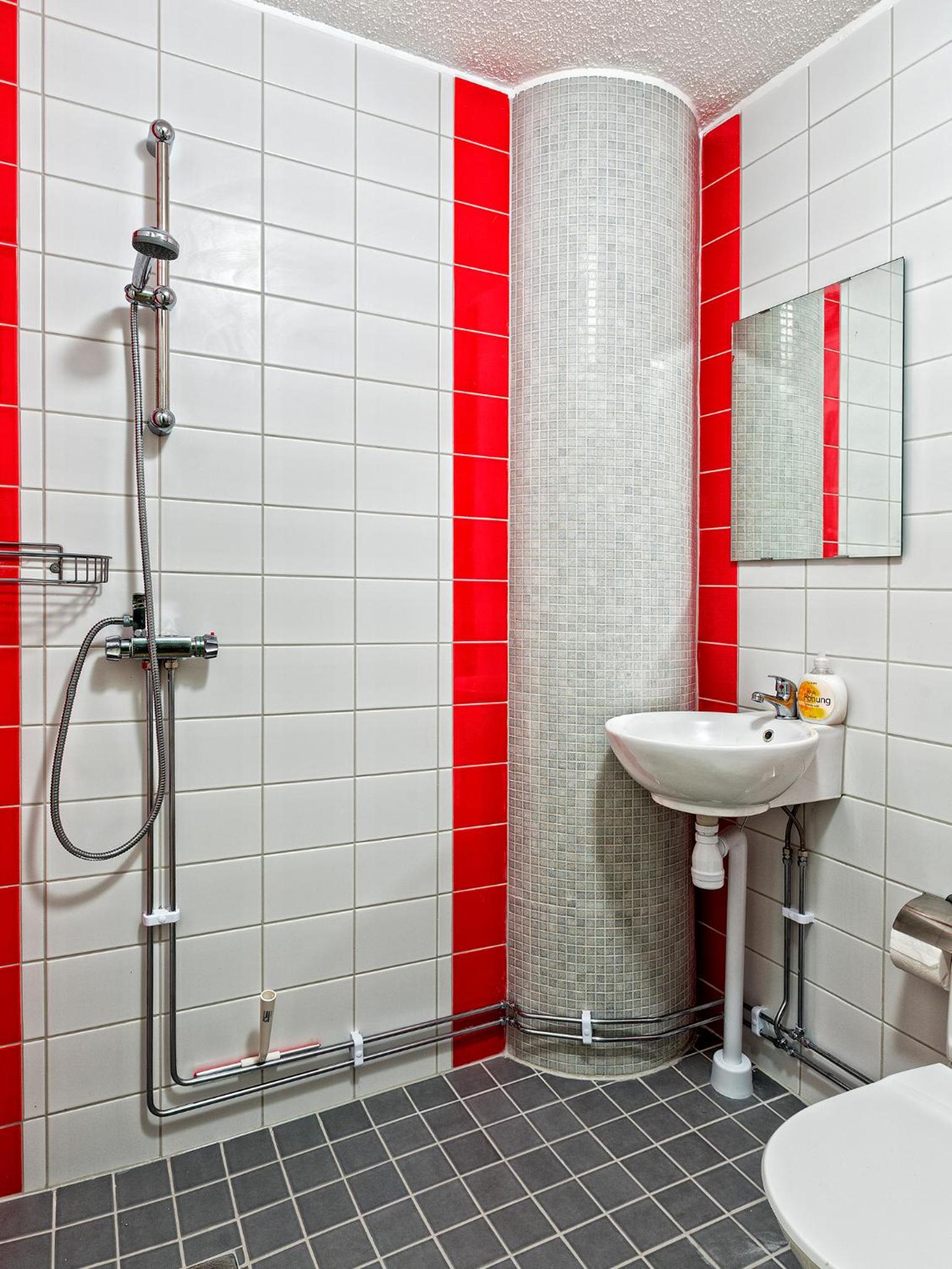 Double or Twin Room with Shower (No window) - Photo 16