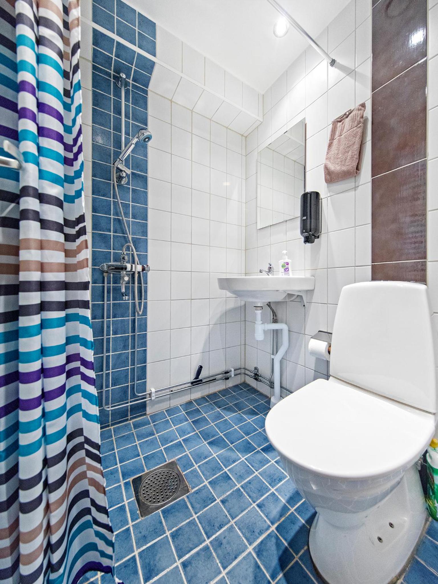 Double or Twin Room with Shower (No window) - Photo 7