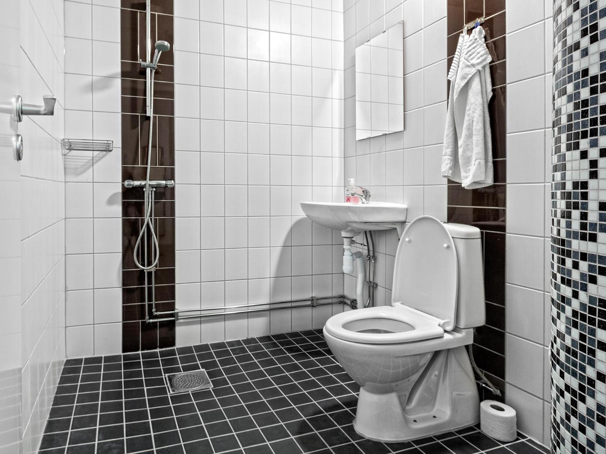 Double or Twin Room with Shower (No window) - Photo 8