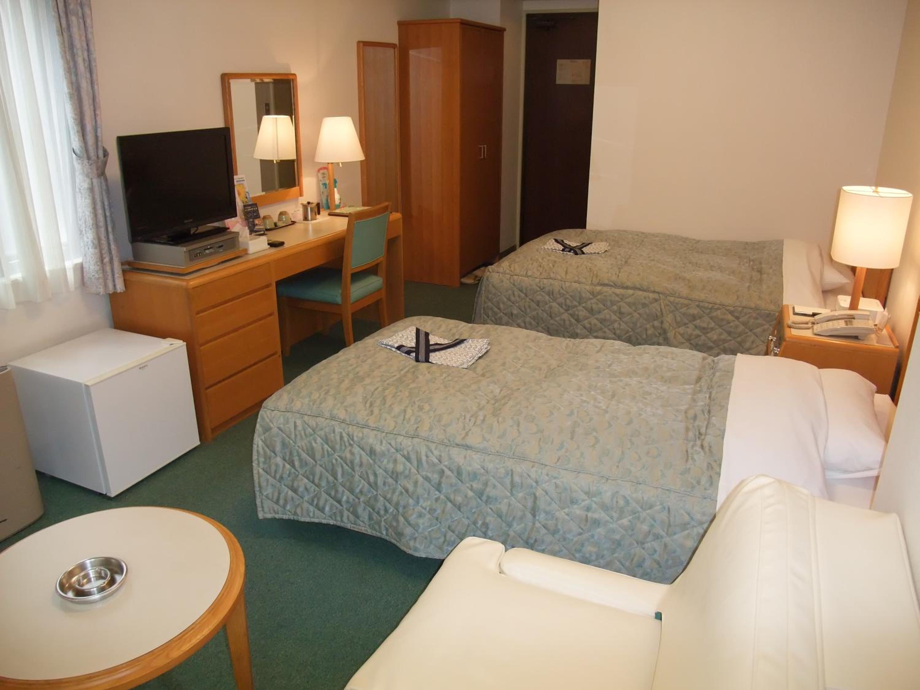 Twin Room B - Smoking photo 2