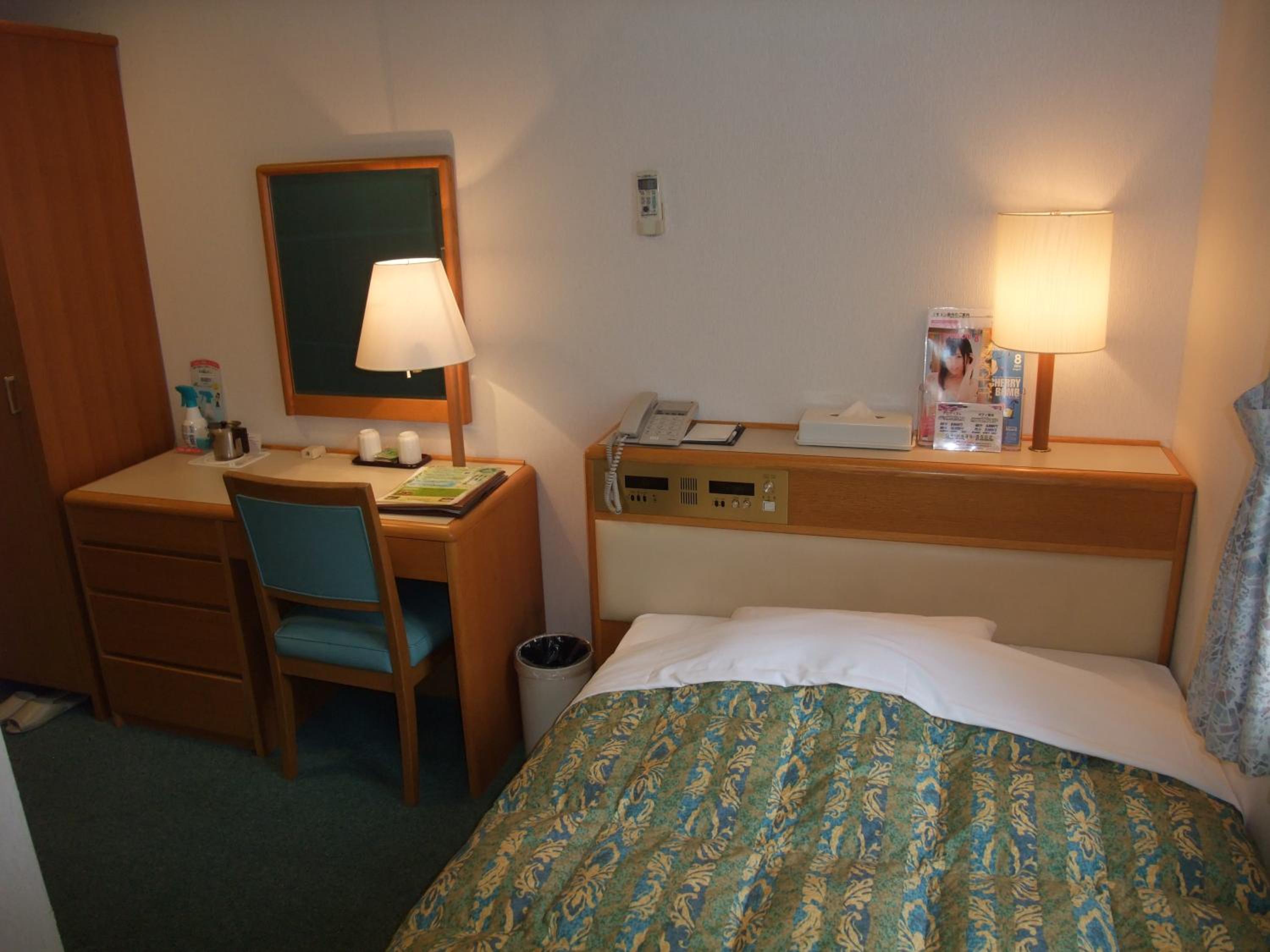 Double Room with Small Double Bed B - Smoking photo 3