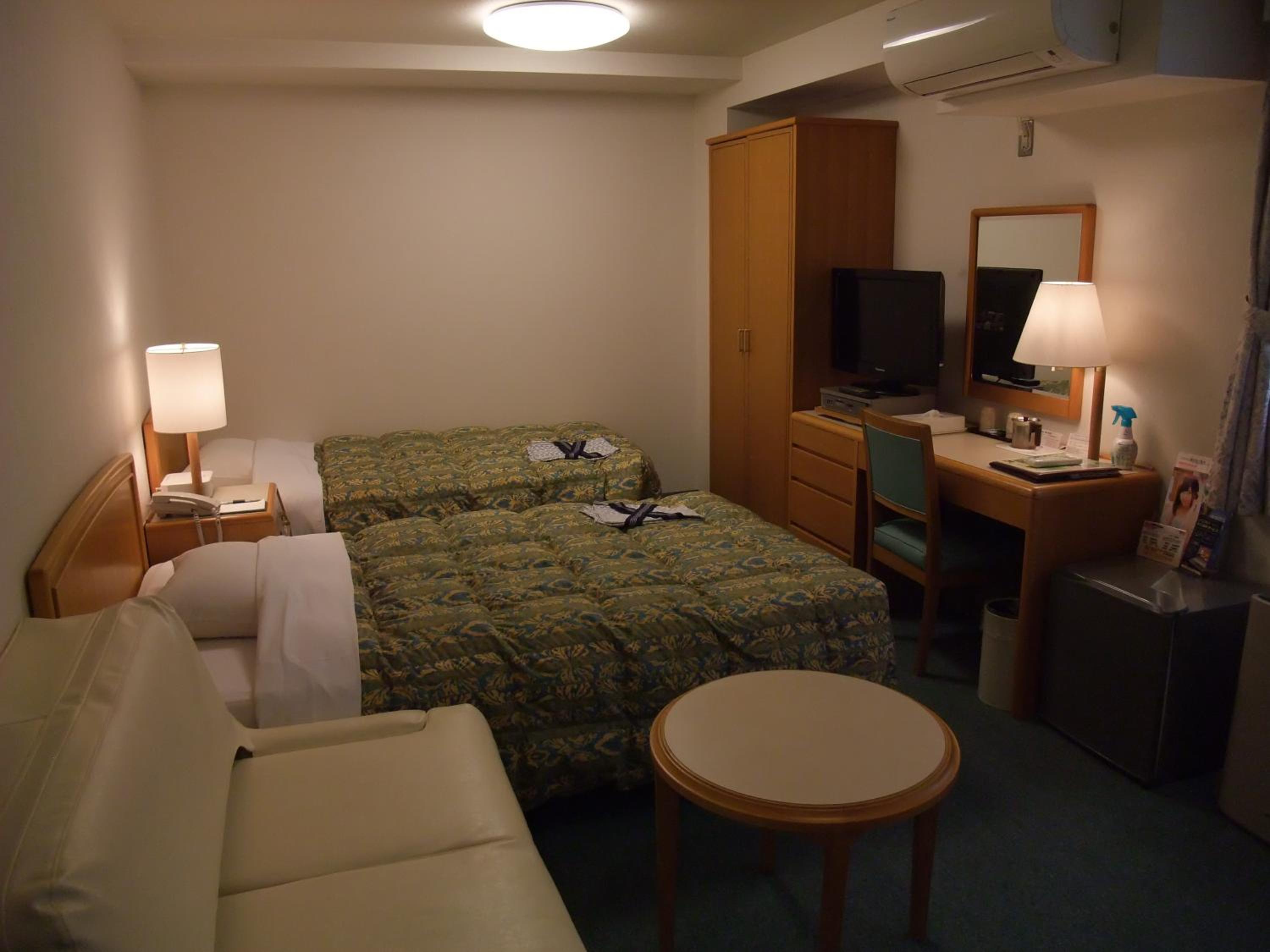 Twin Room B - Non-Smoking photo 3