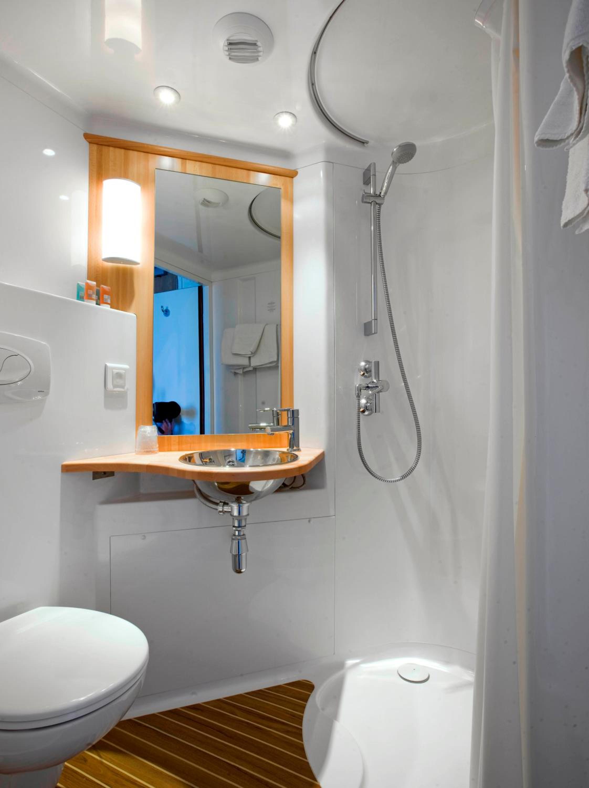 Standard Double or Twin Room - Photo 2