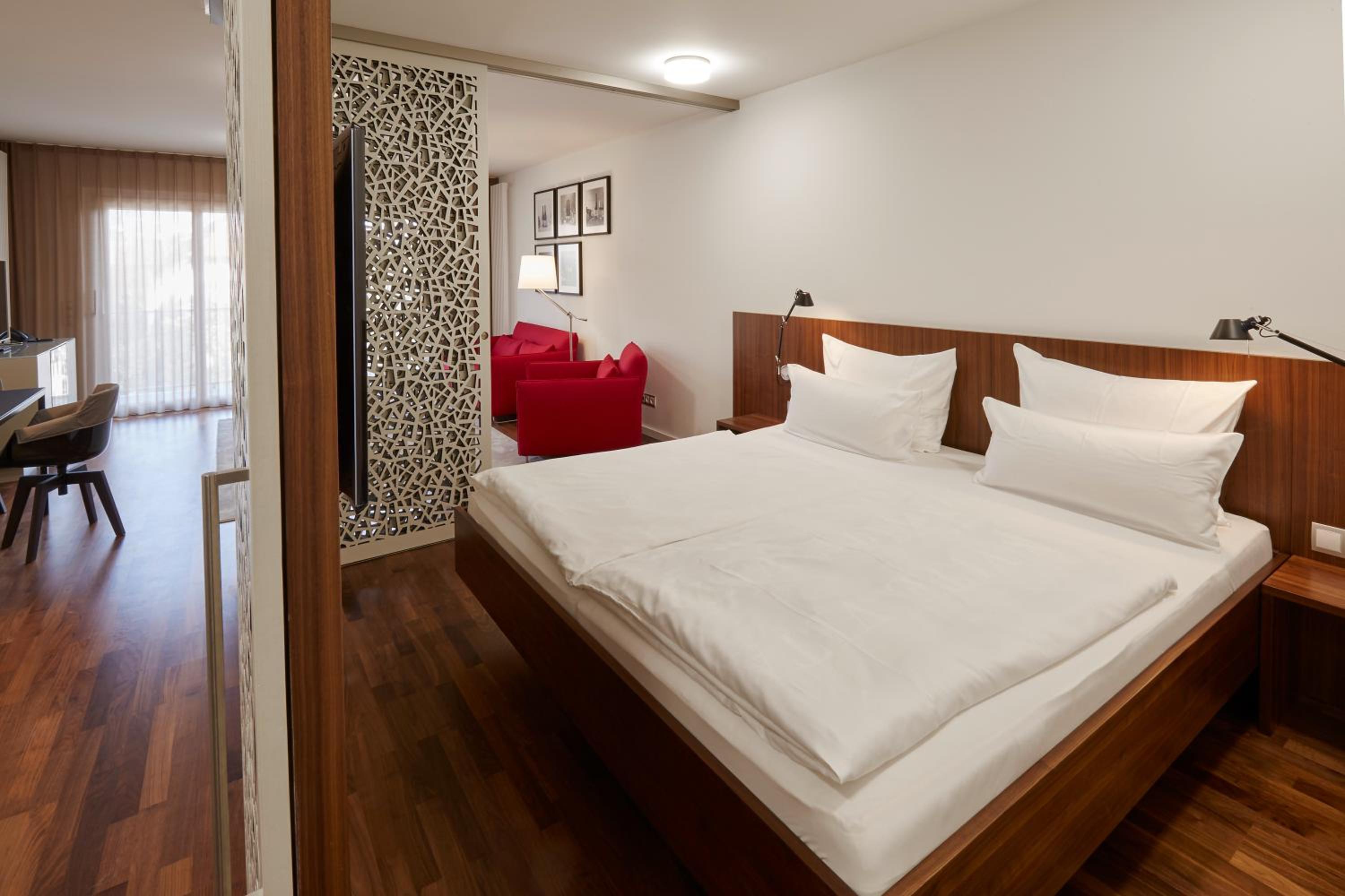 Large Double Room in apartment house