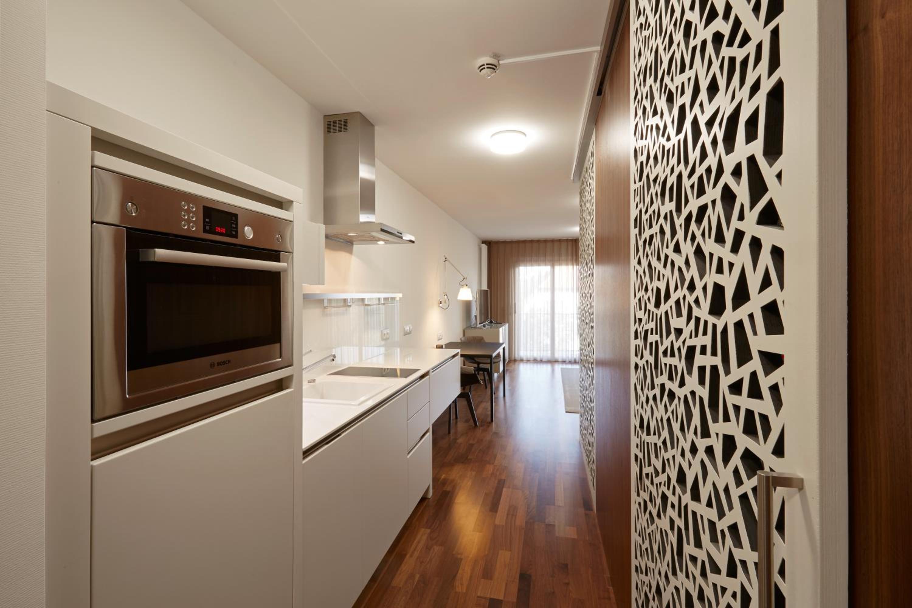 Large Double Room in apartment house photo 3