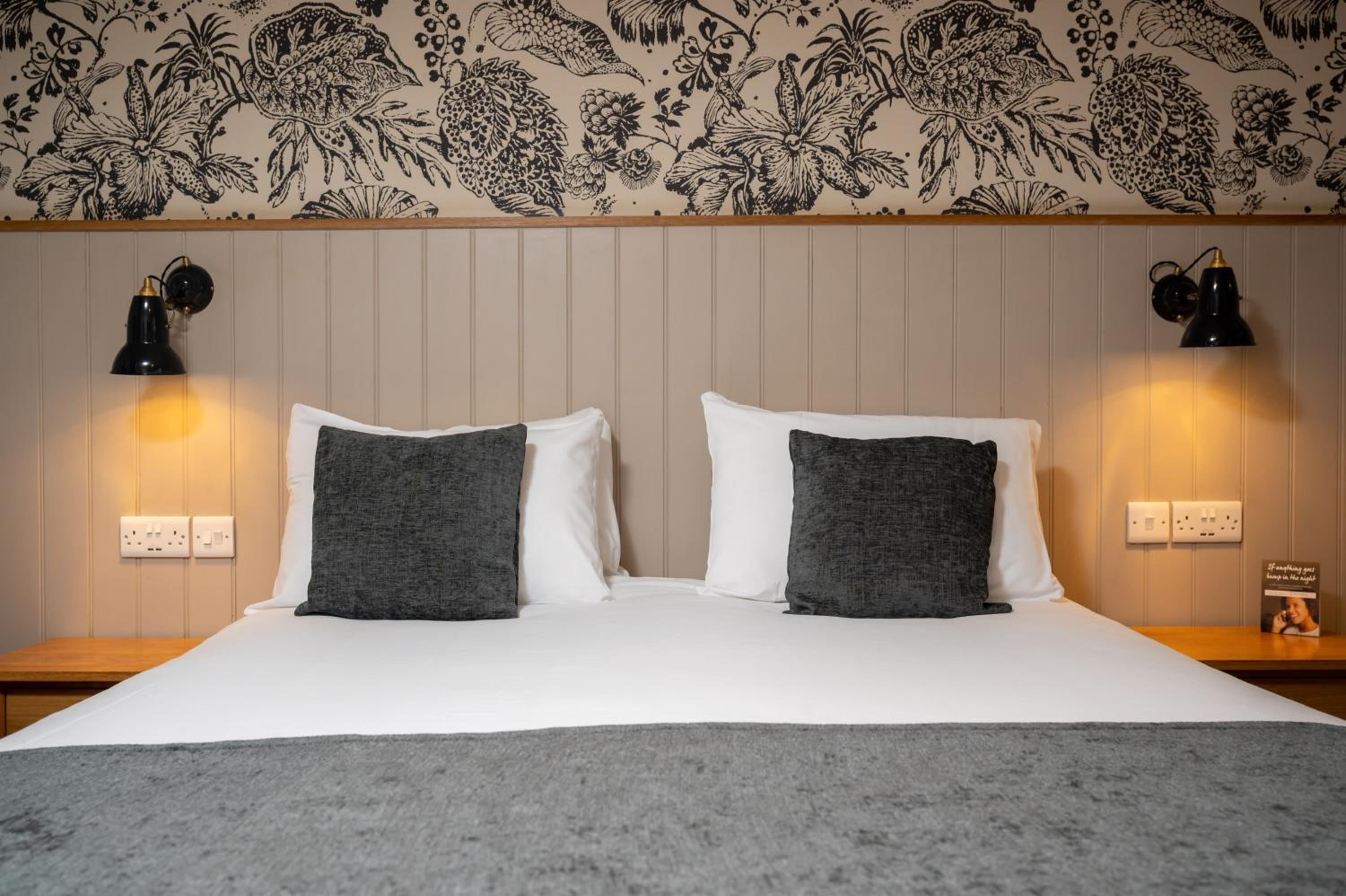 Deluxe Double Room (2 Adults + 1 Child)