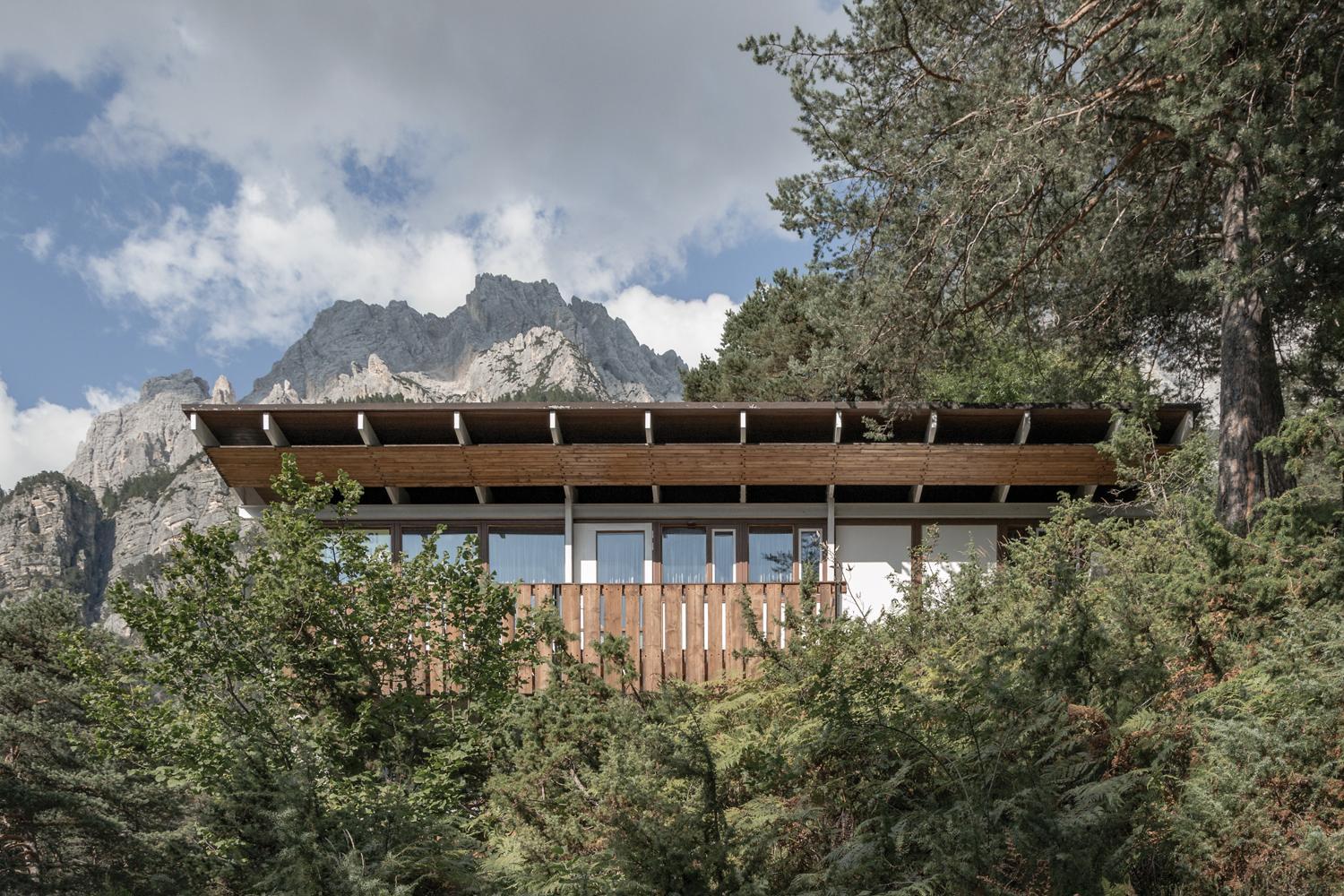 Chalet with Mountain View photo 1