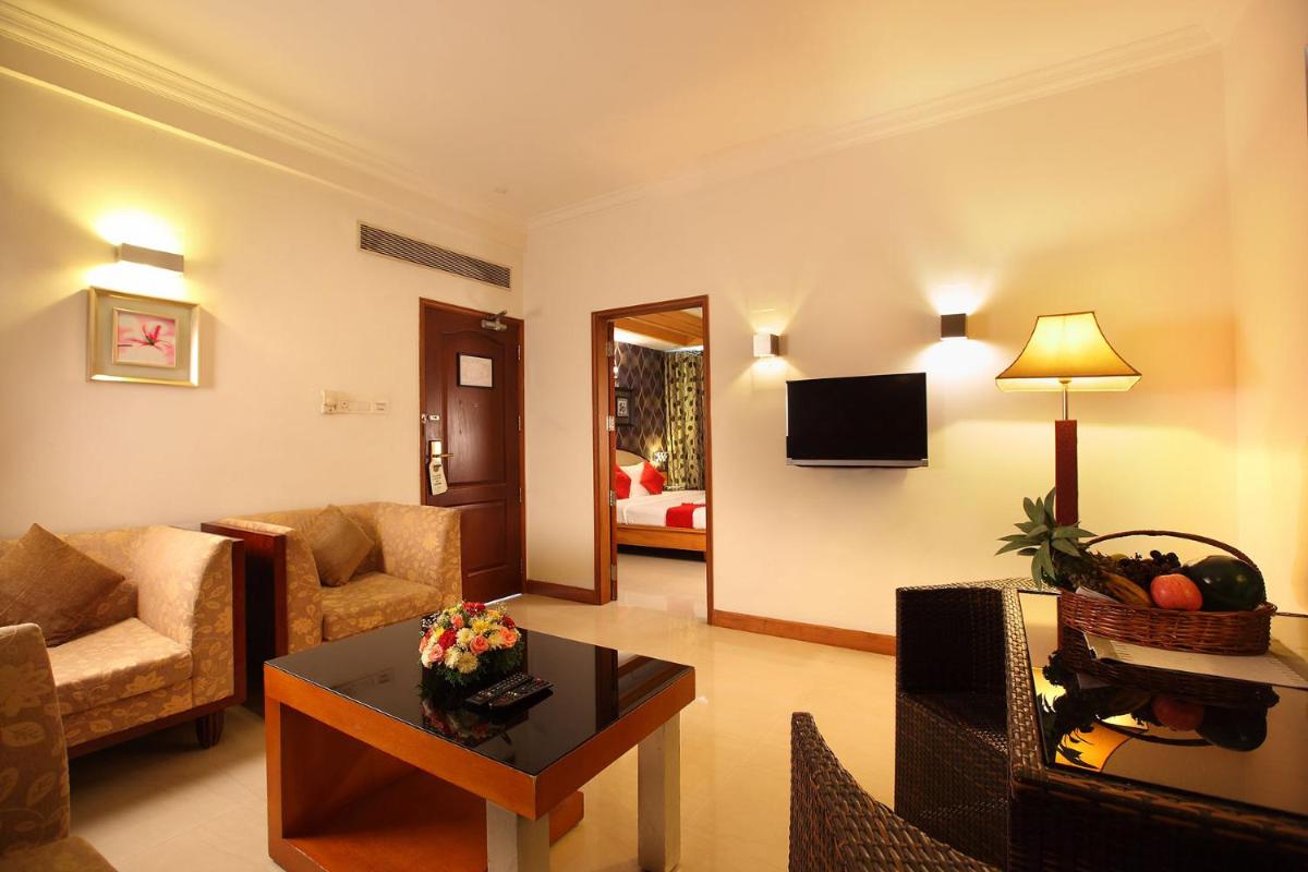 King Suite with Pool View photo 3