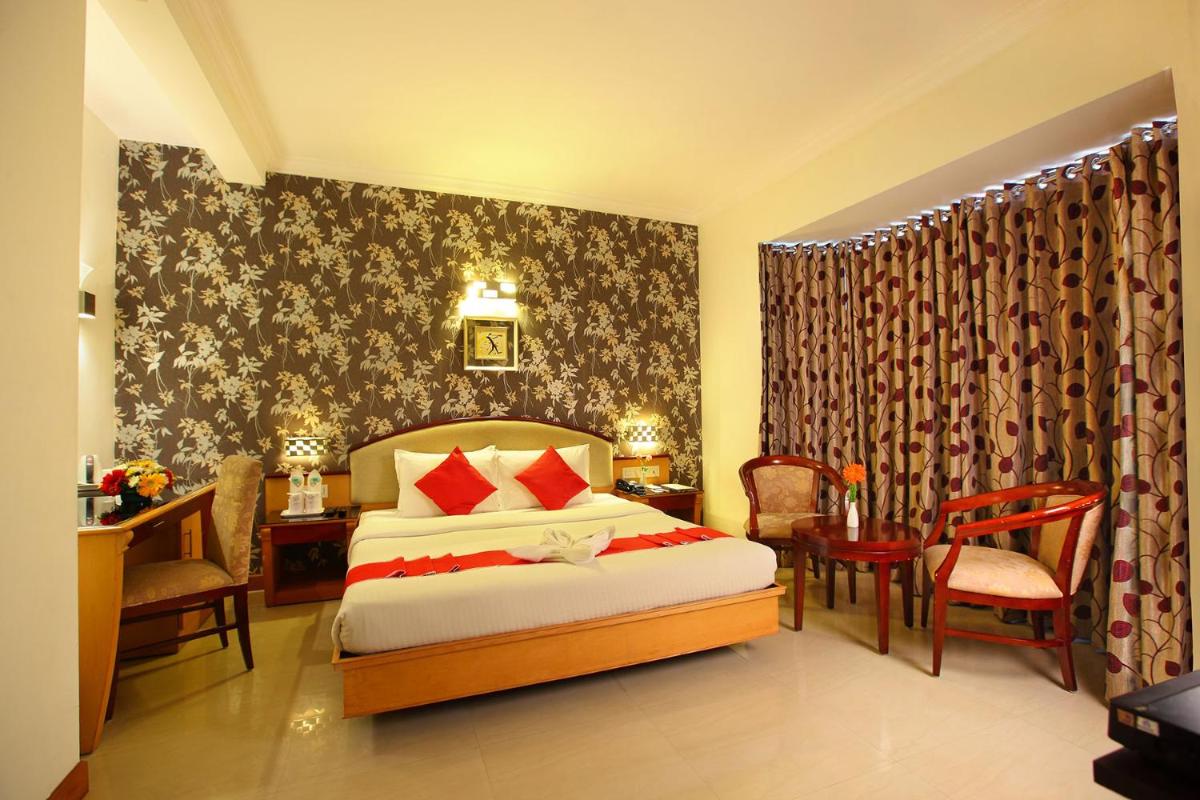King Suite with Pool View photo 2