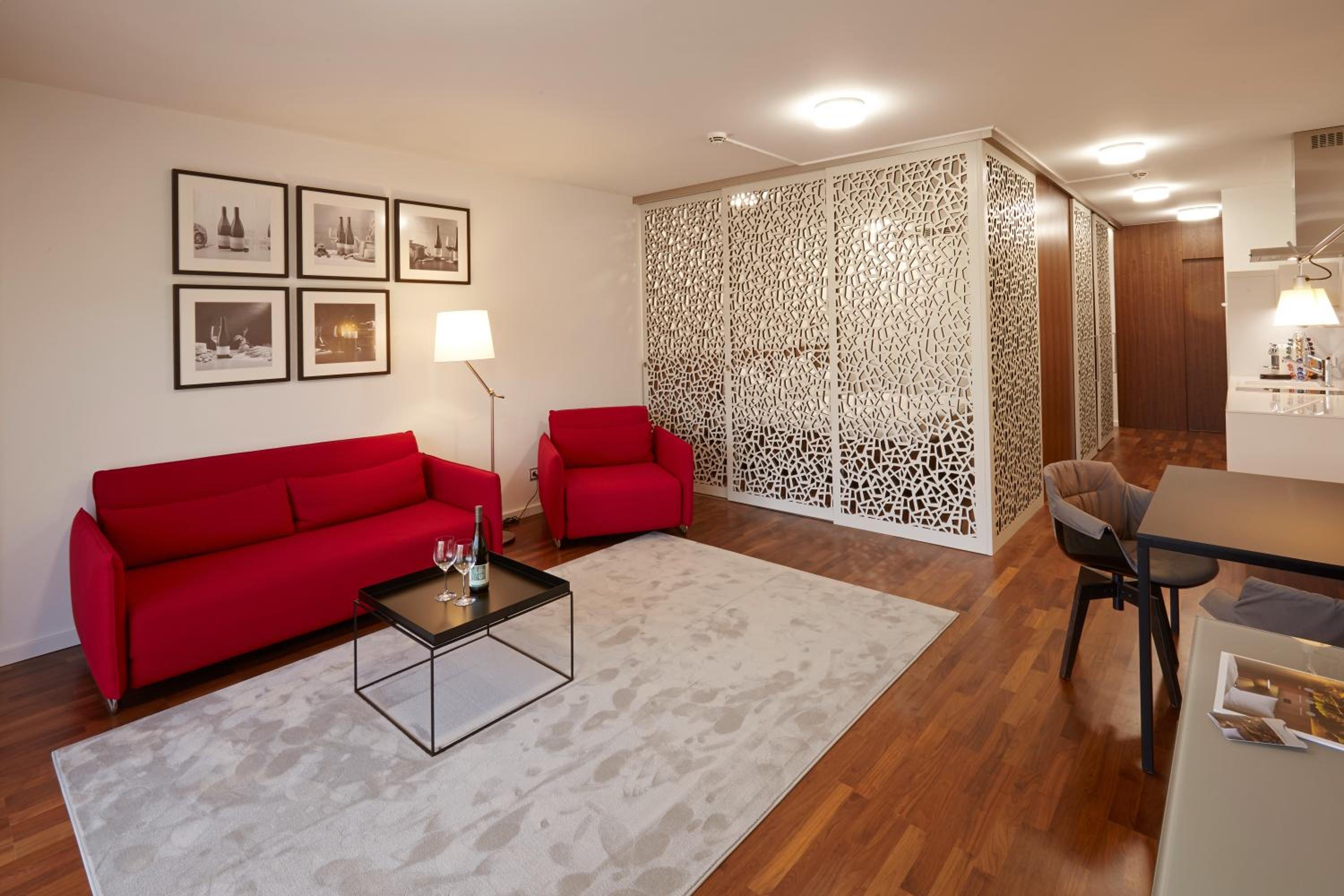 Large Double Room in apartment house photo 2