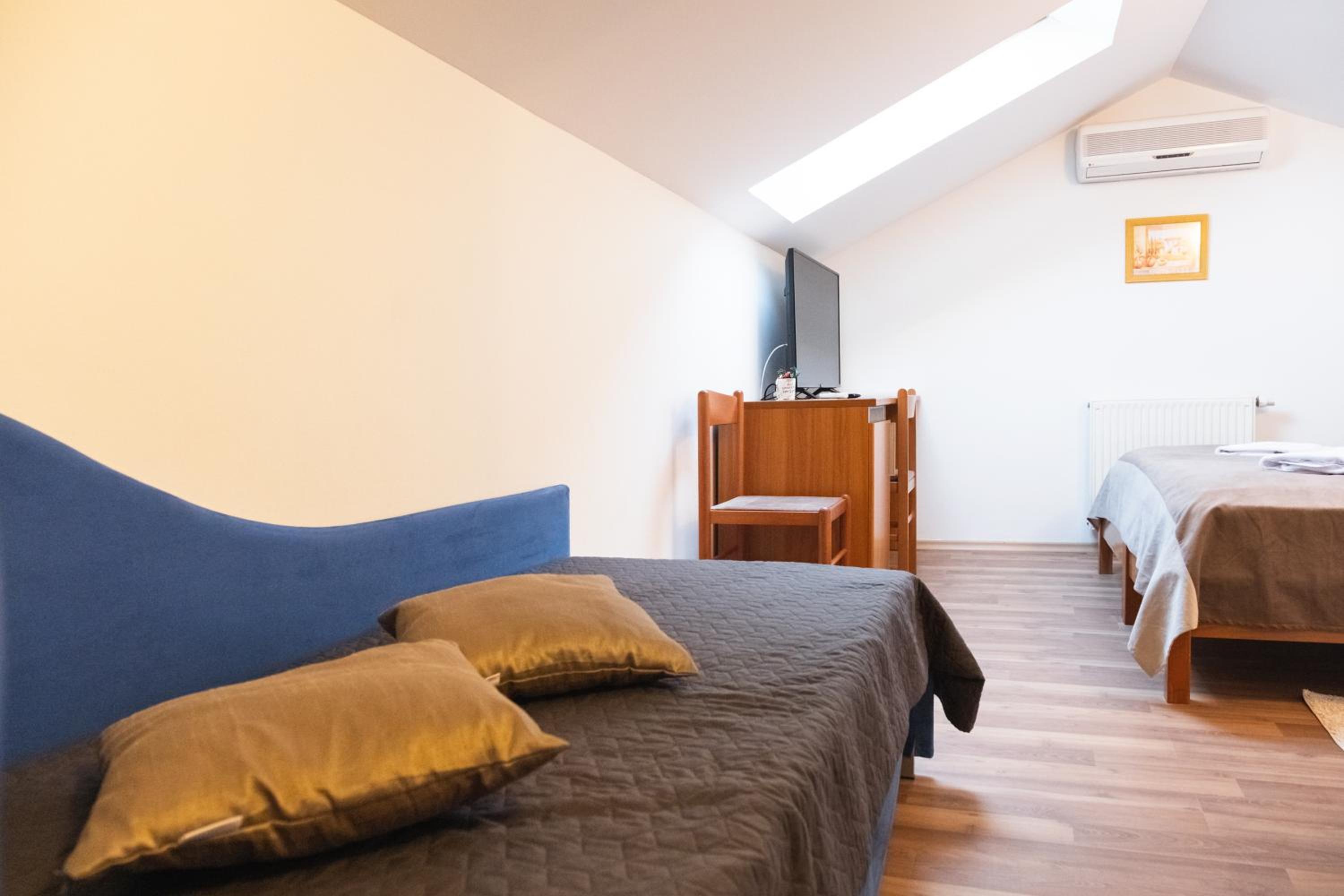 Triple Room - Attic - Photo 2