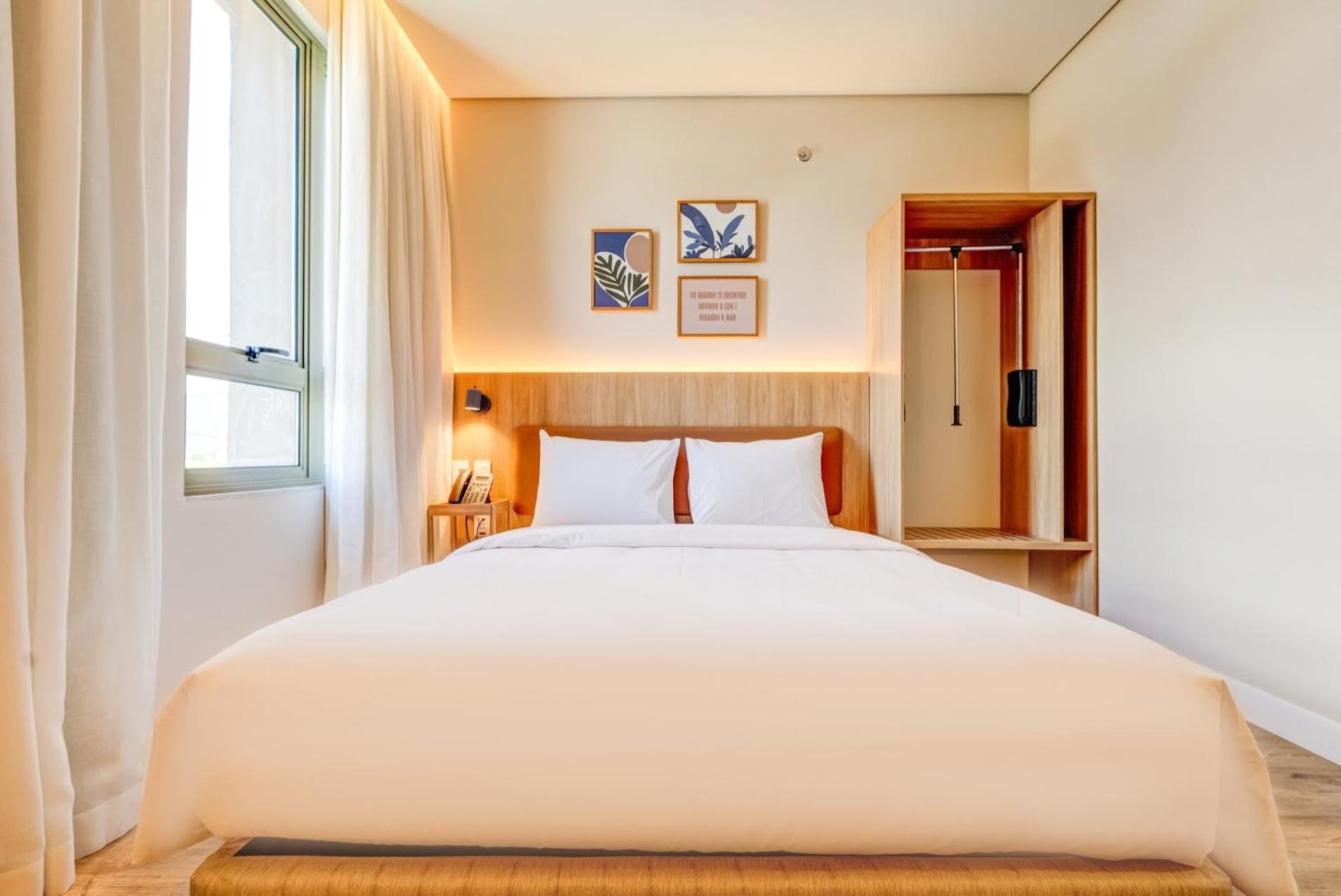 Queen Room with Roll-In Shower - Mobility Accessible/Non-Smoking